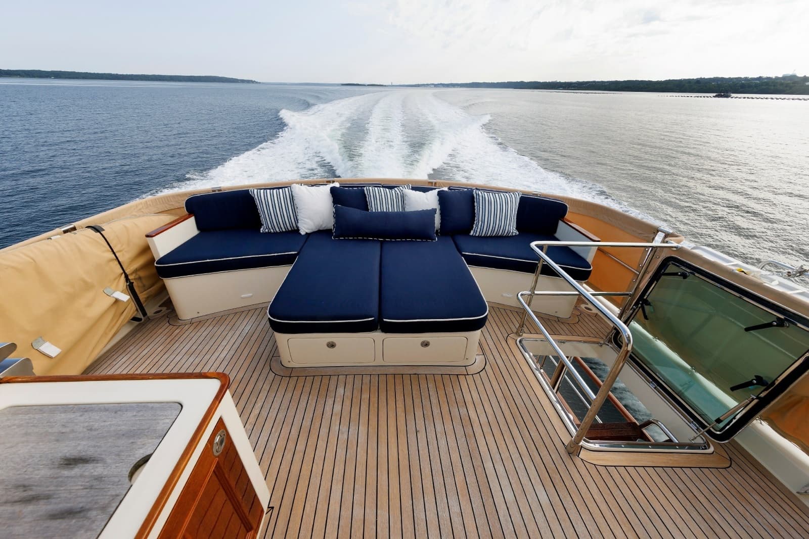 2016 Hunt Yachts 72 Flybridge - Photo 46