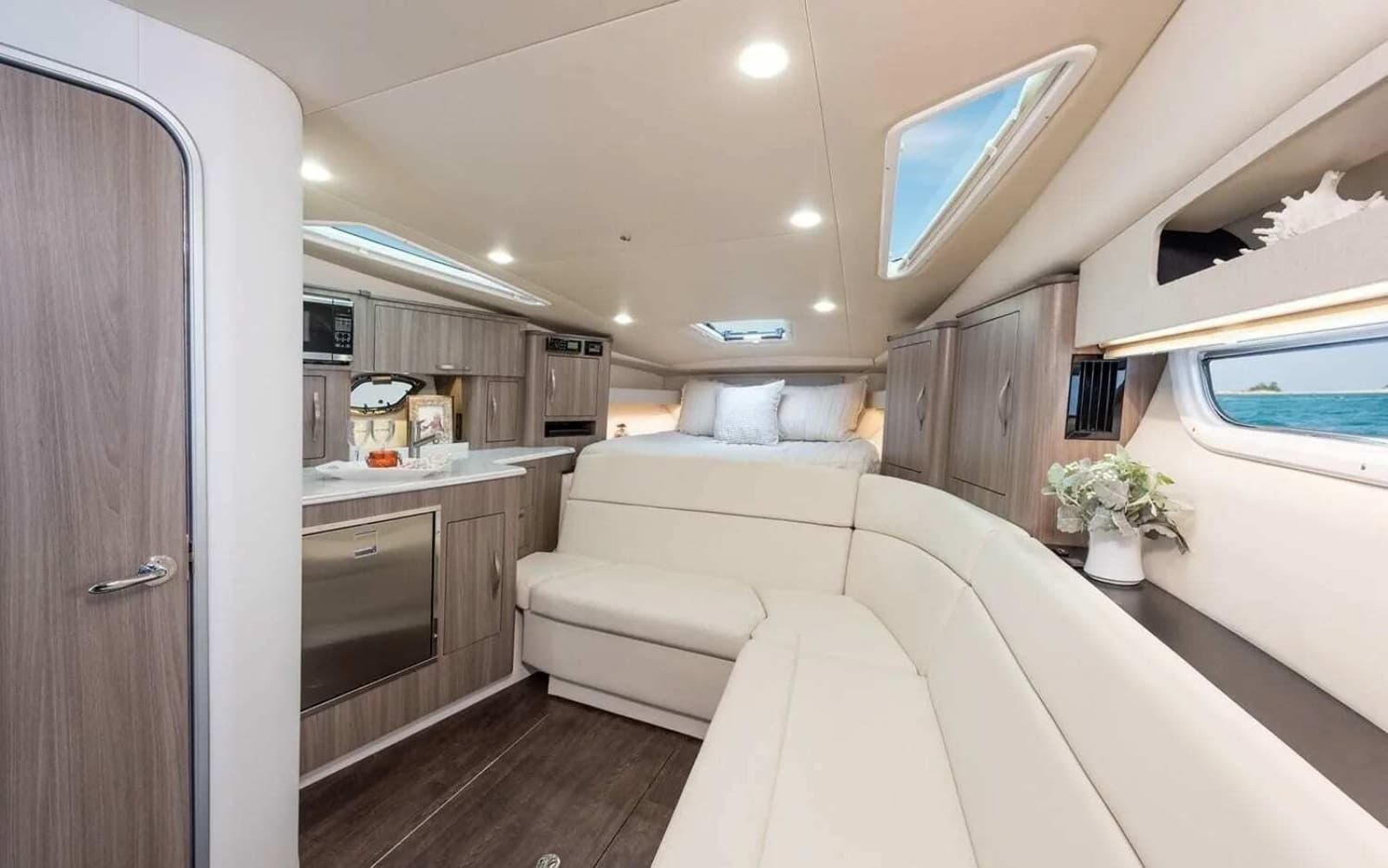 2019 Regal 35 Sport Coupe - Photo 11