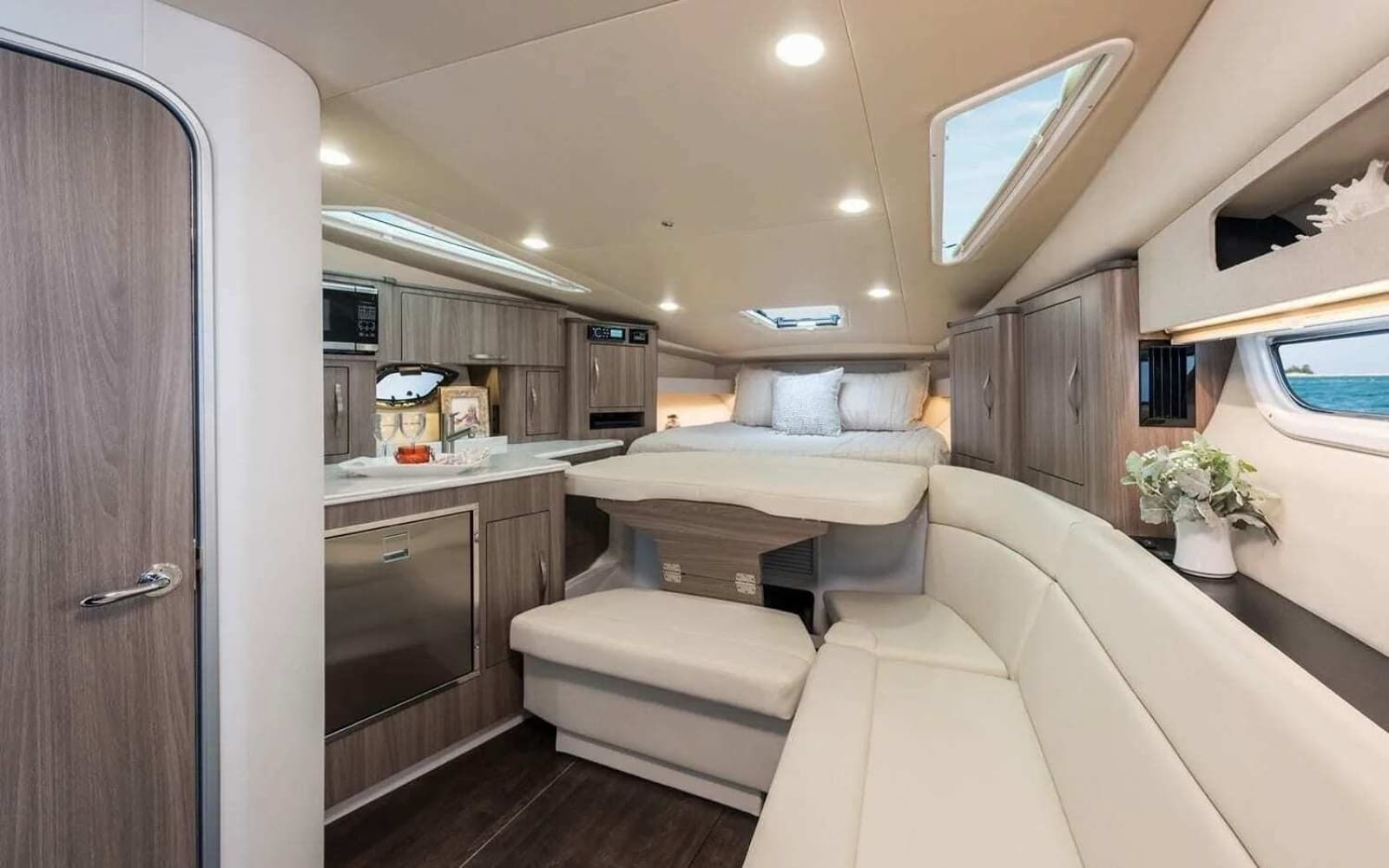 2019 Regal 35 Sport Coupe - Photo 10