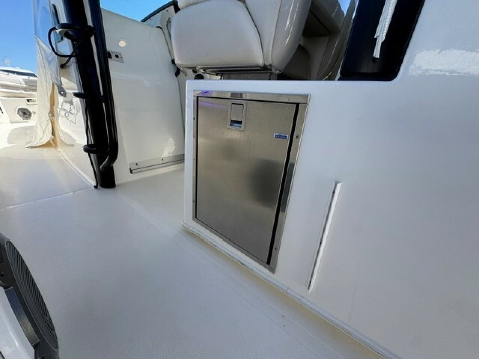 2021 Boston Whaler 380 Outrage - Photo 17