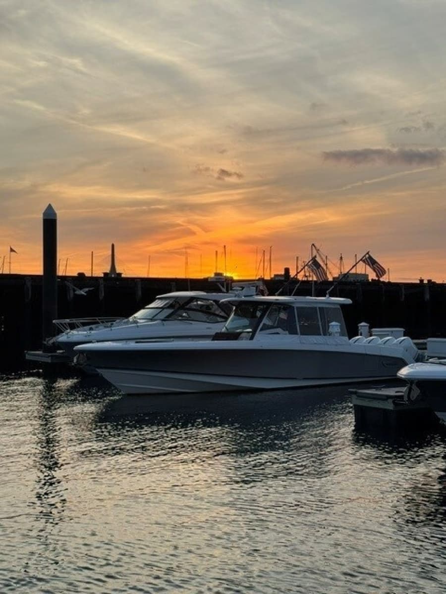 2021 Boston Whaler 380 Outrage - Photo 2
