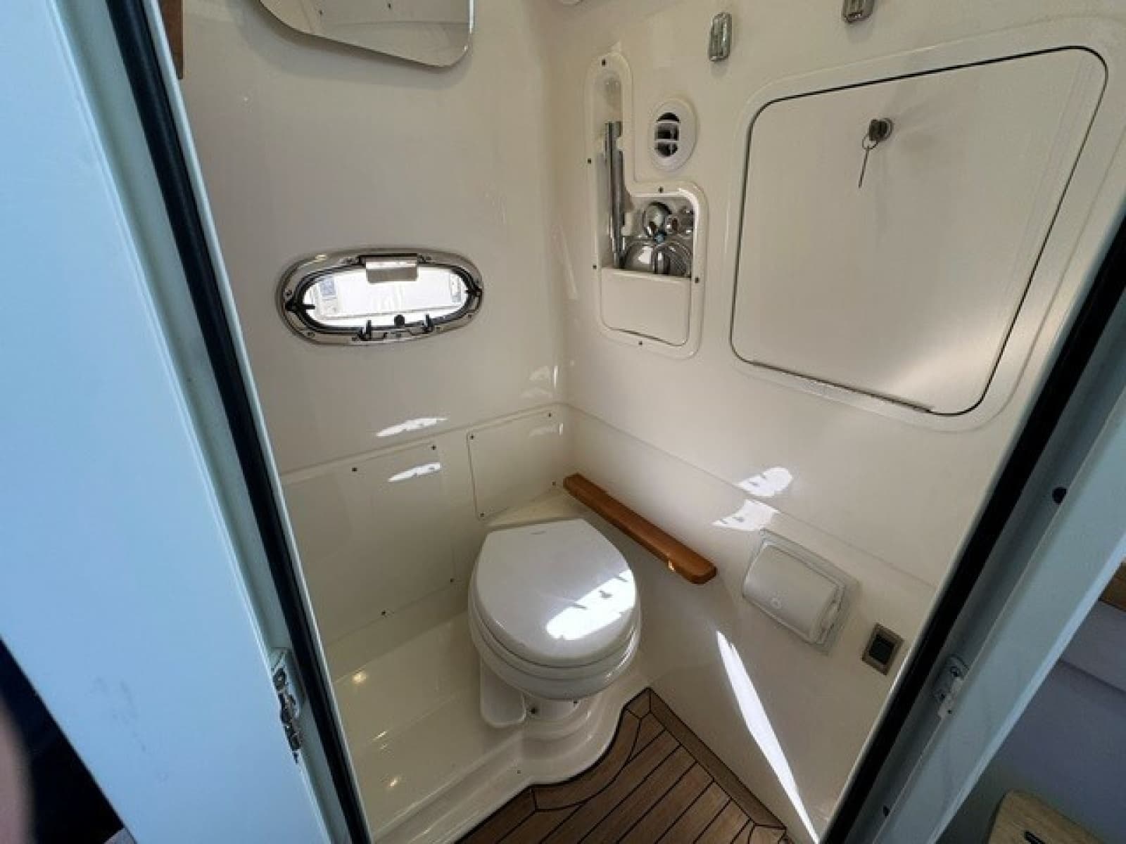 2021 Boston Whaler 380 Outrage - Photo 37