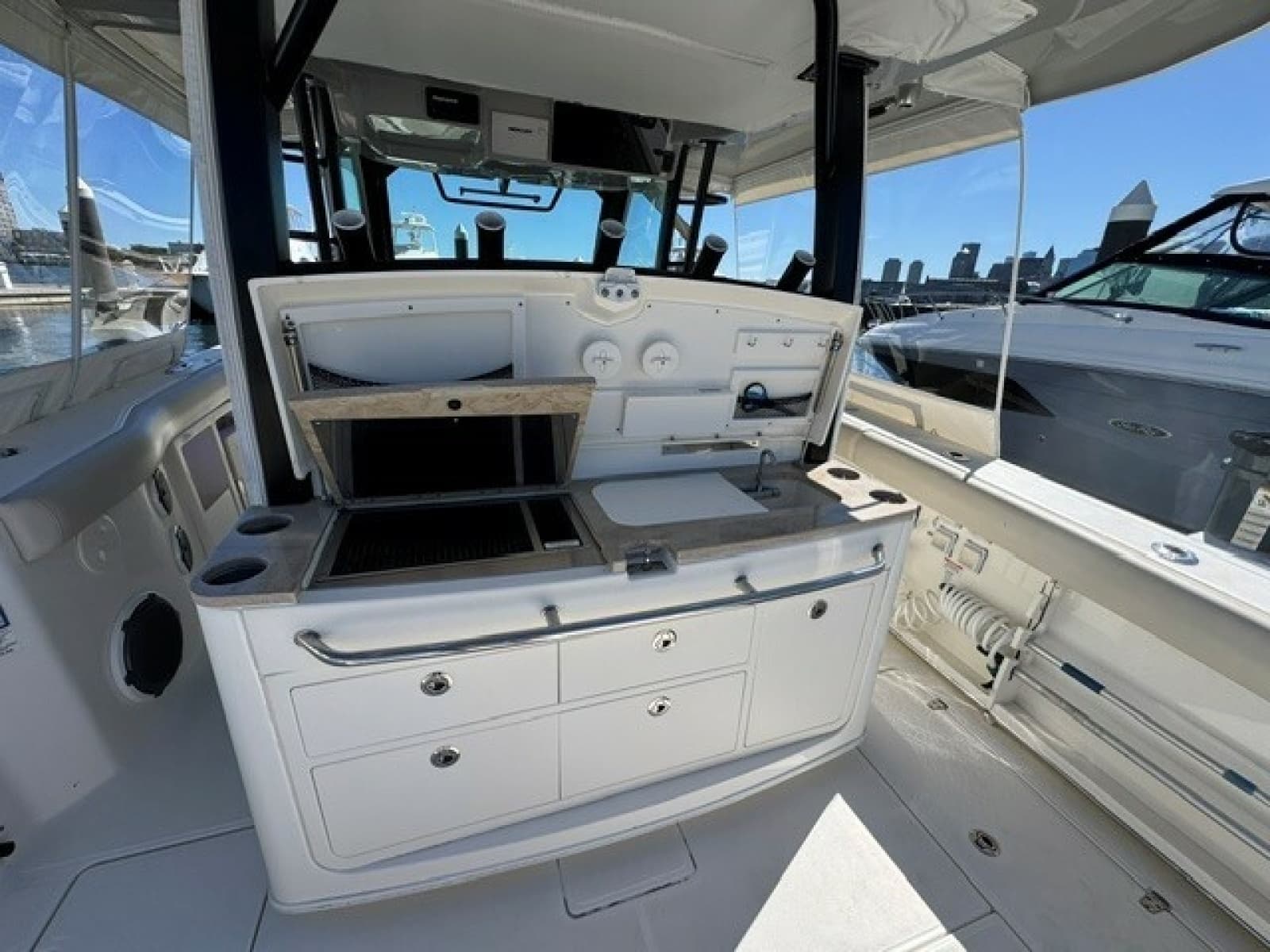 2021 Boston Whaler 380 Outrage - Photo 15