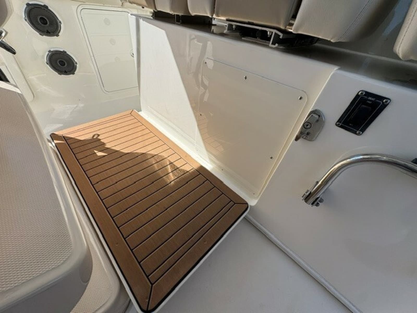 2021 Boston Whaler 380 Outrage - Photo 20