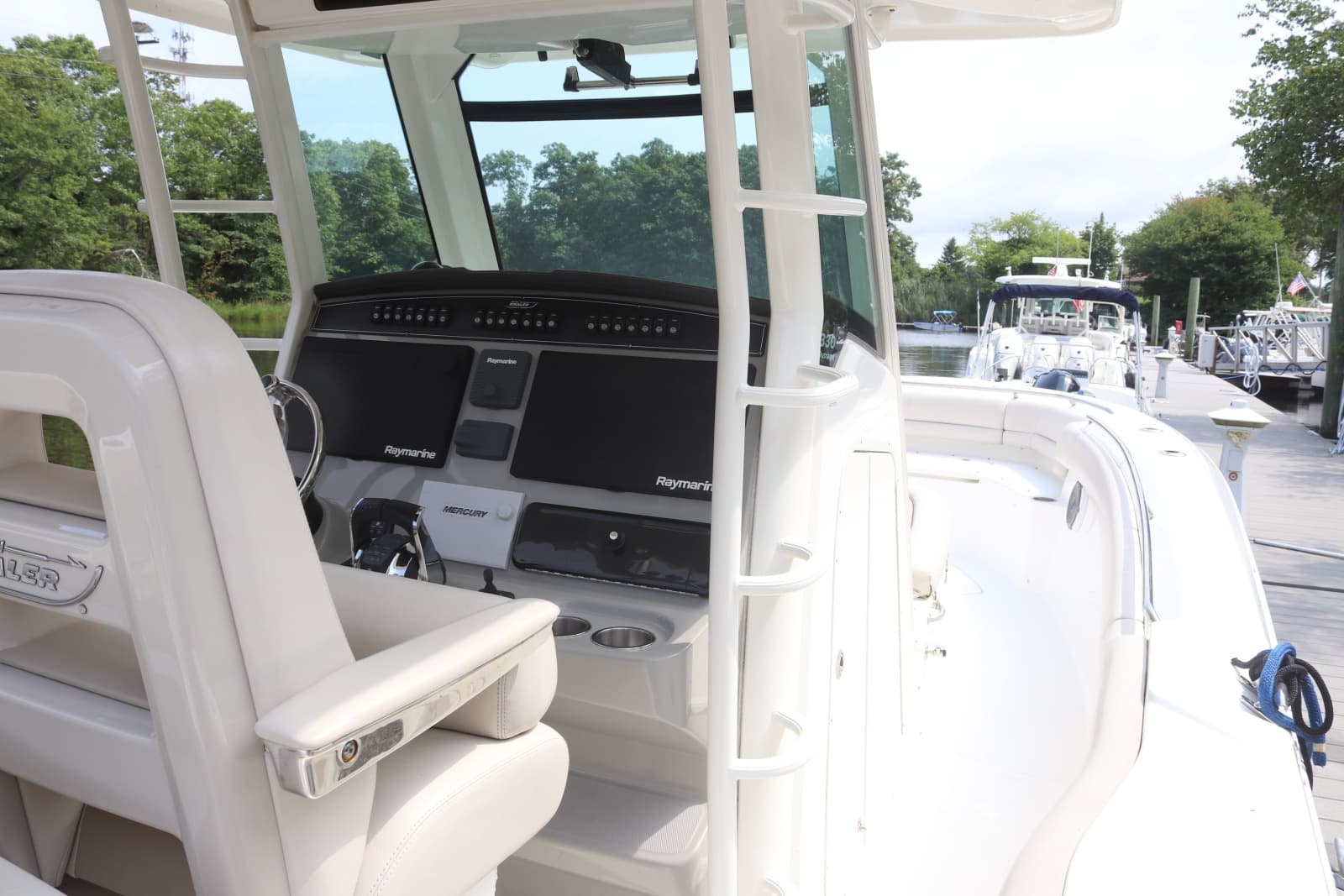 2013 Boston Whaler Outrage - Photo 18