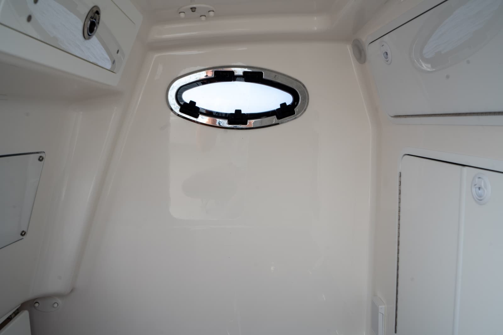 2021 Regulator 34 - Photo 19
