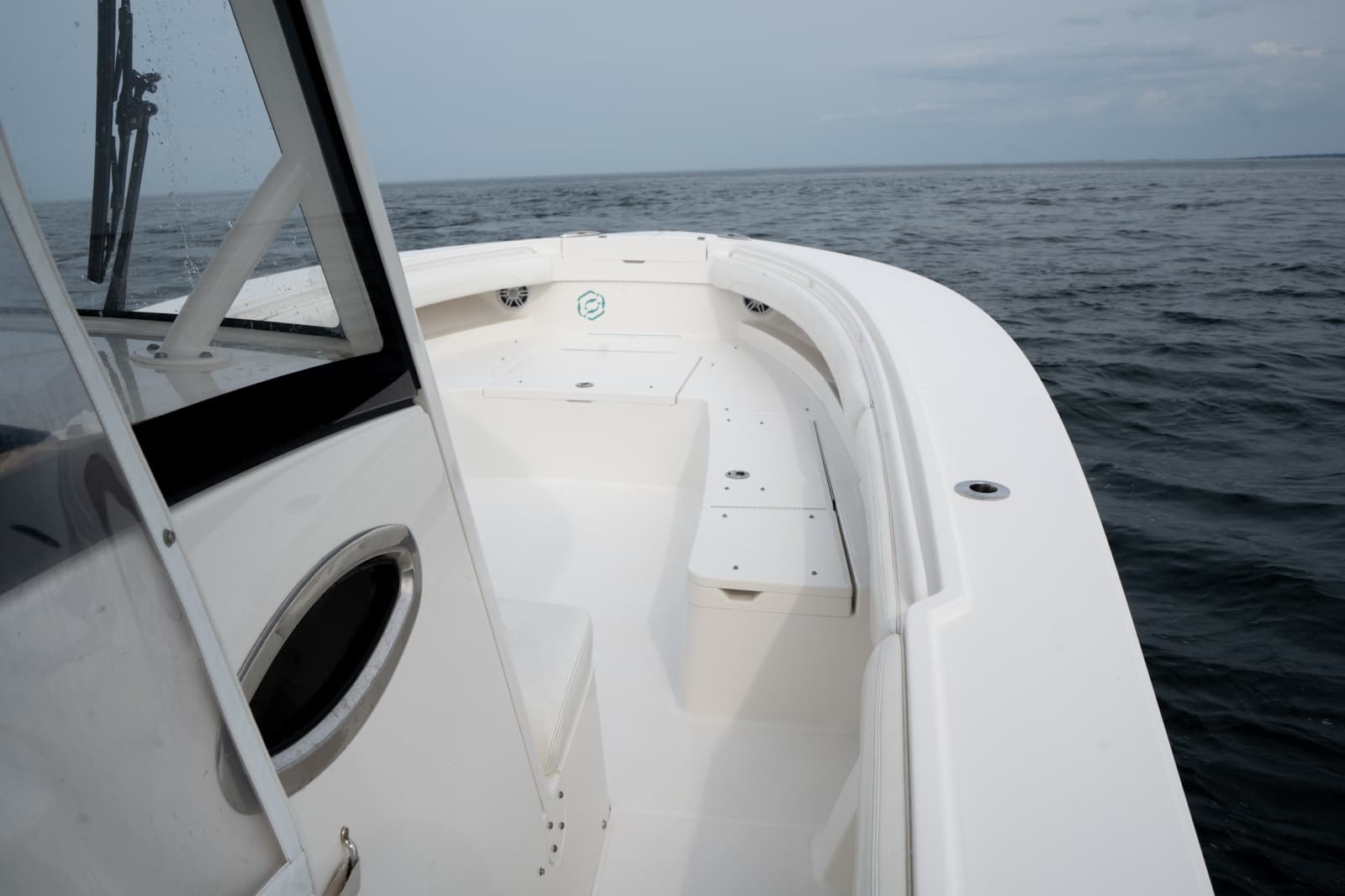 2021 Regulator 34 - Photo 25