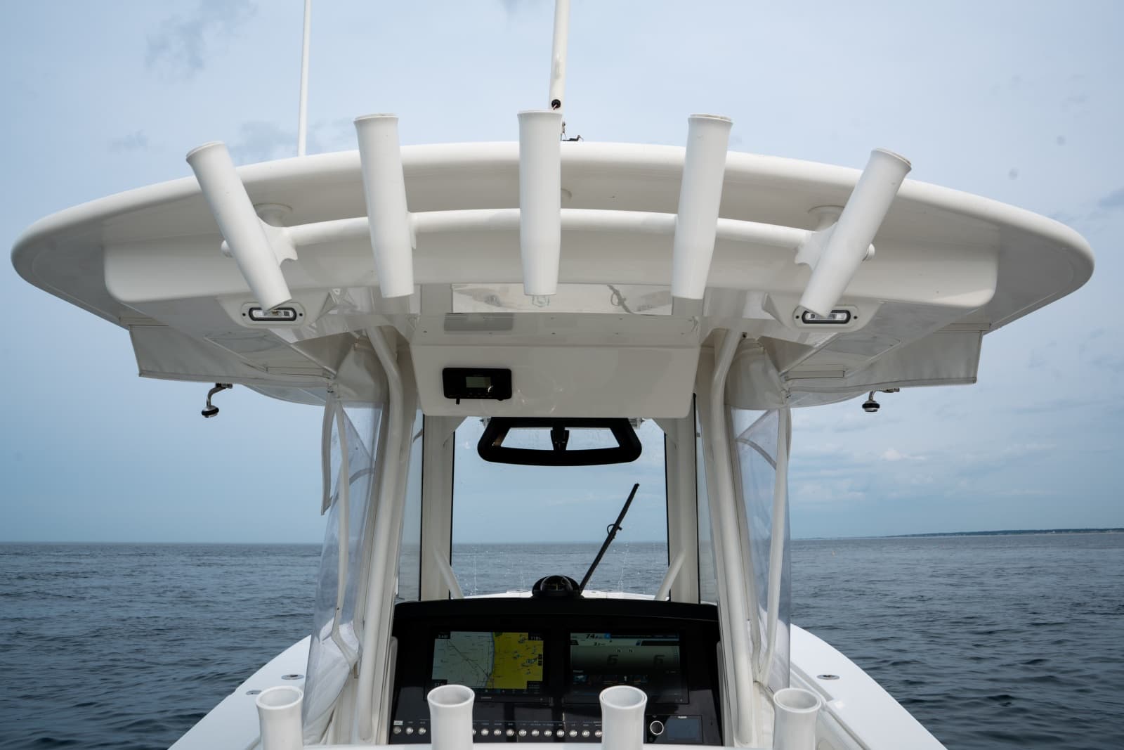 2021 Regulator 34 - Photo 11