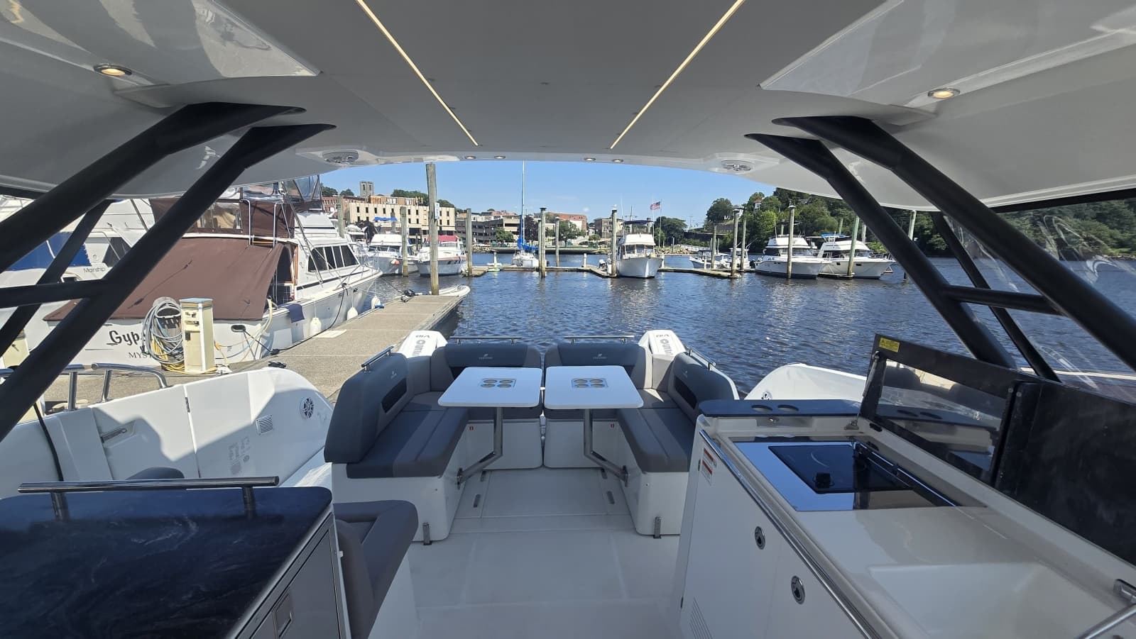 2025 Four Winns TH36 - Photo 6