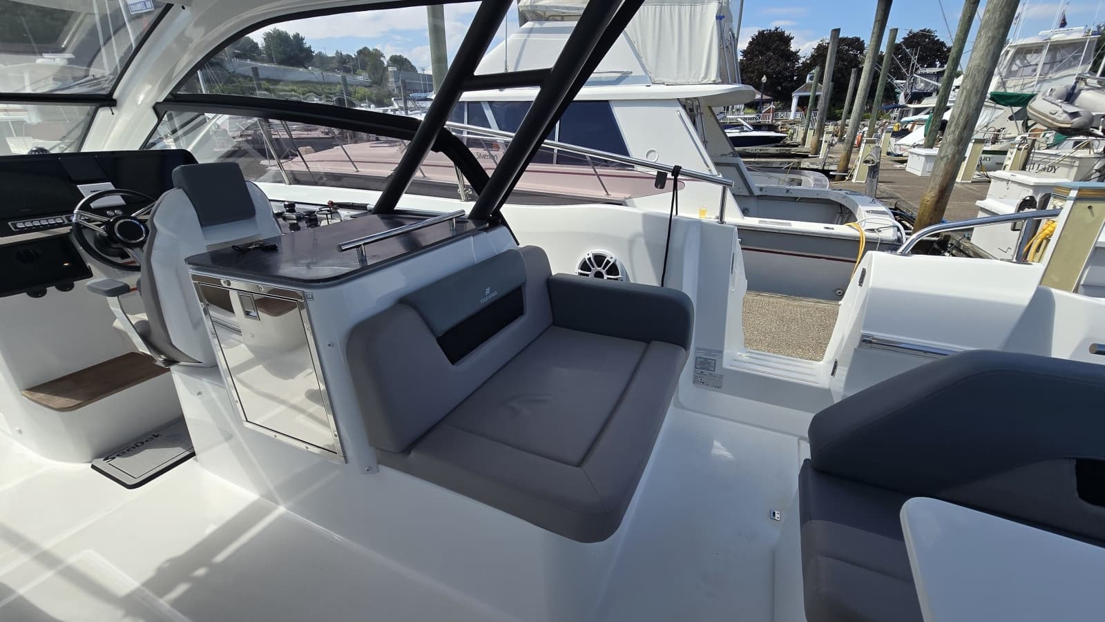 2025 Four Winns TH36 - Photo 8