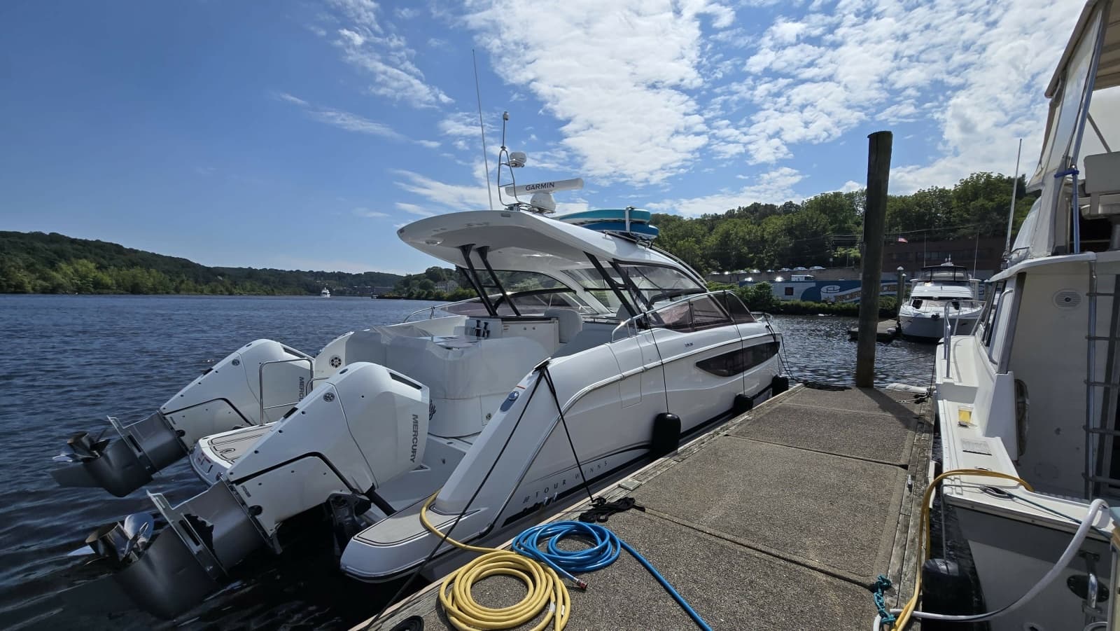 2025 Four Winns TH36 - Photo 1