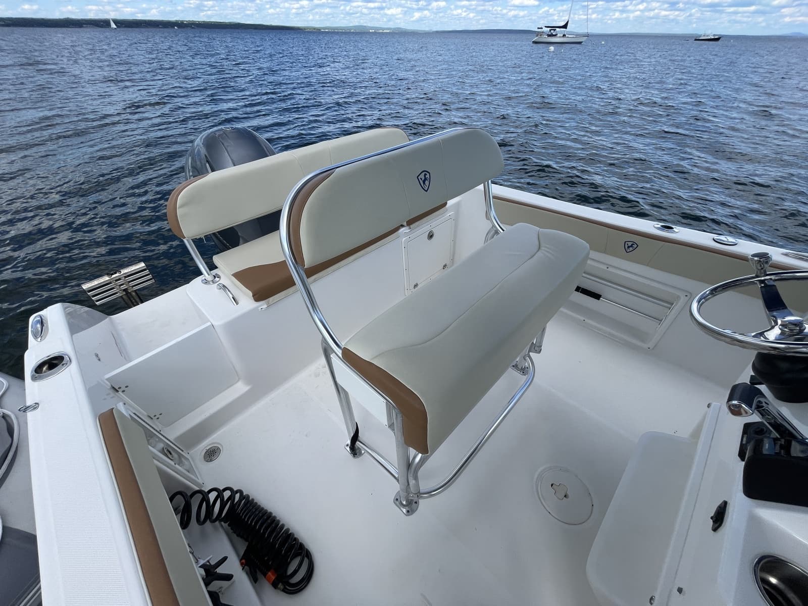 2020 Century 2200 Center Console - Photo 32