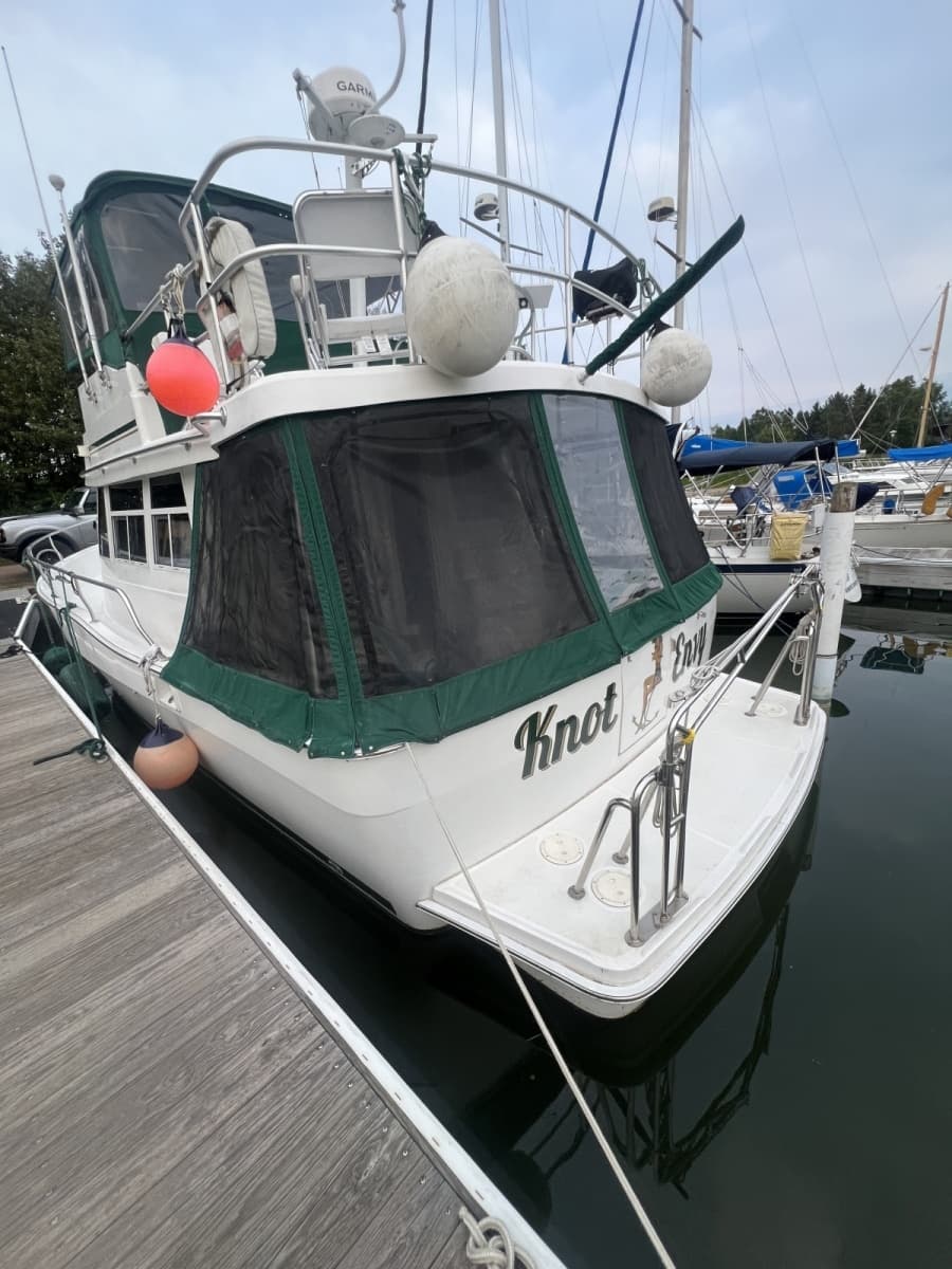 2001 Mainship 390 - Photo 10