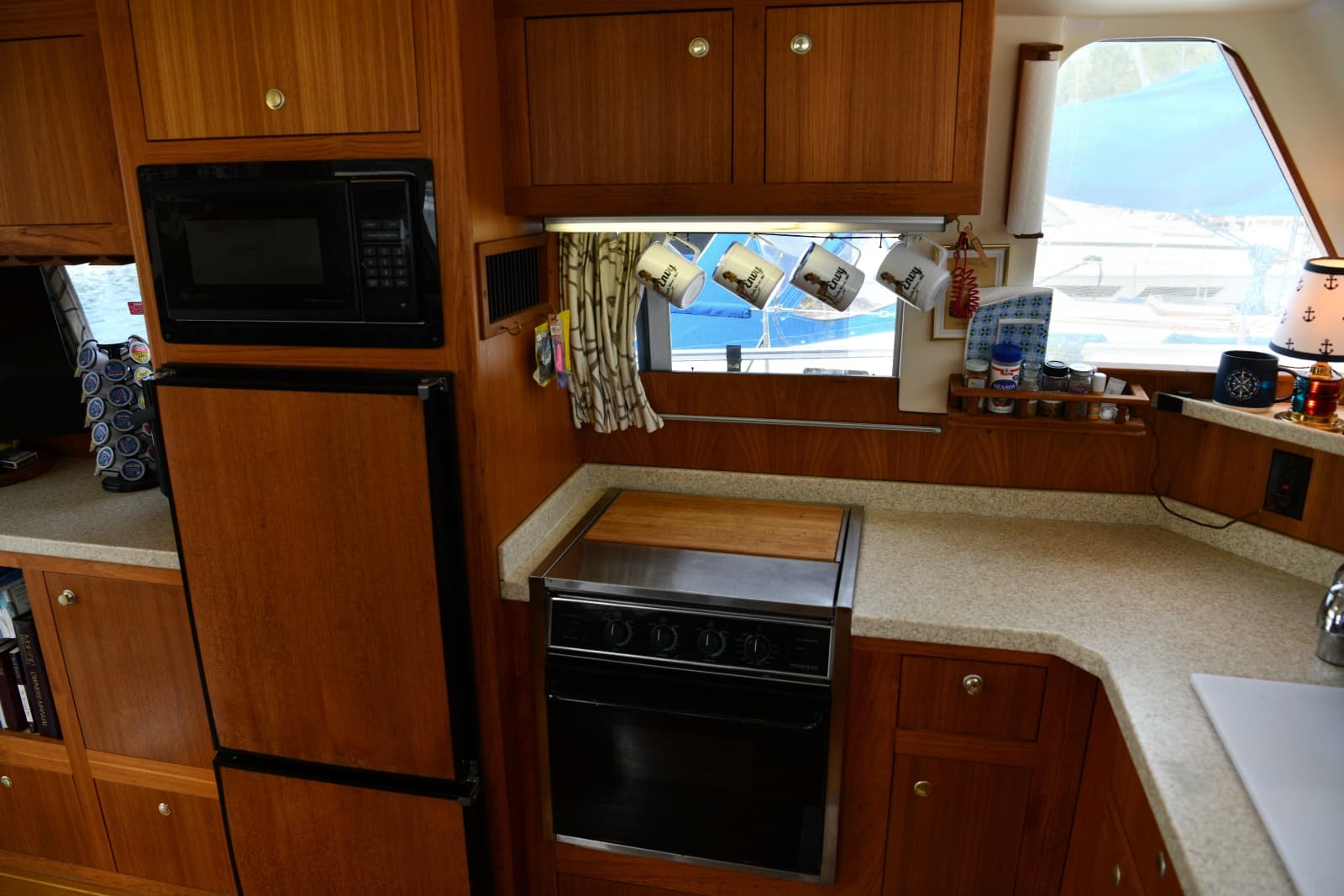 2001 Mainship 390 - Photo 43
