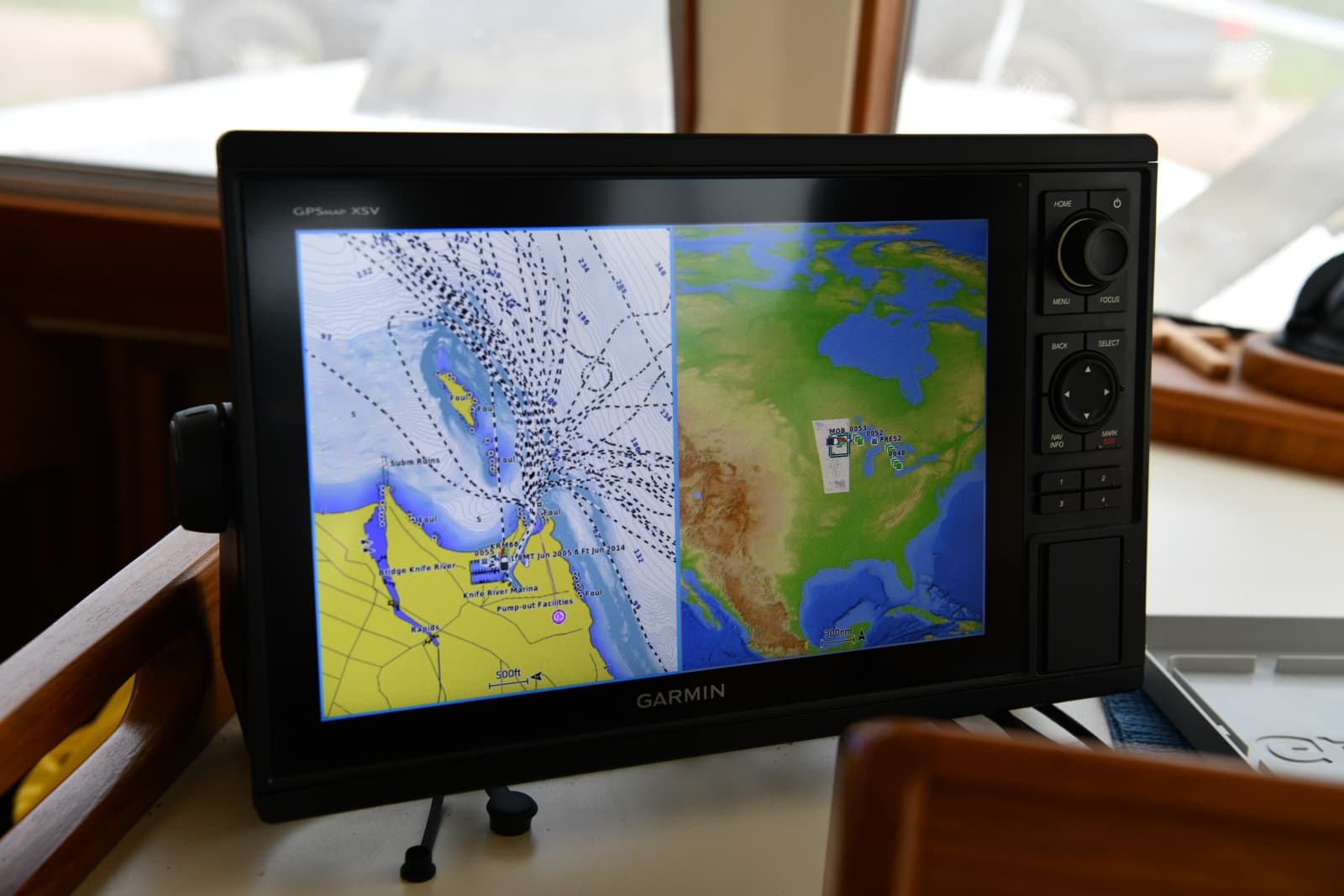 2001 Mainship 390 - Photo 31