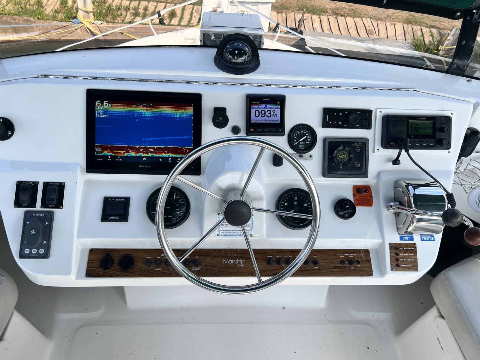 2001 Mainship 390 - Photo 24