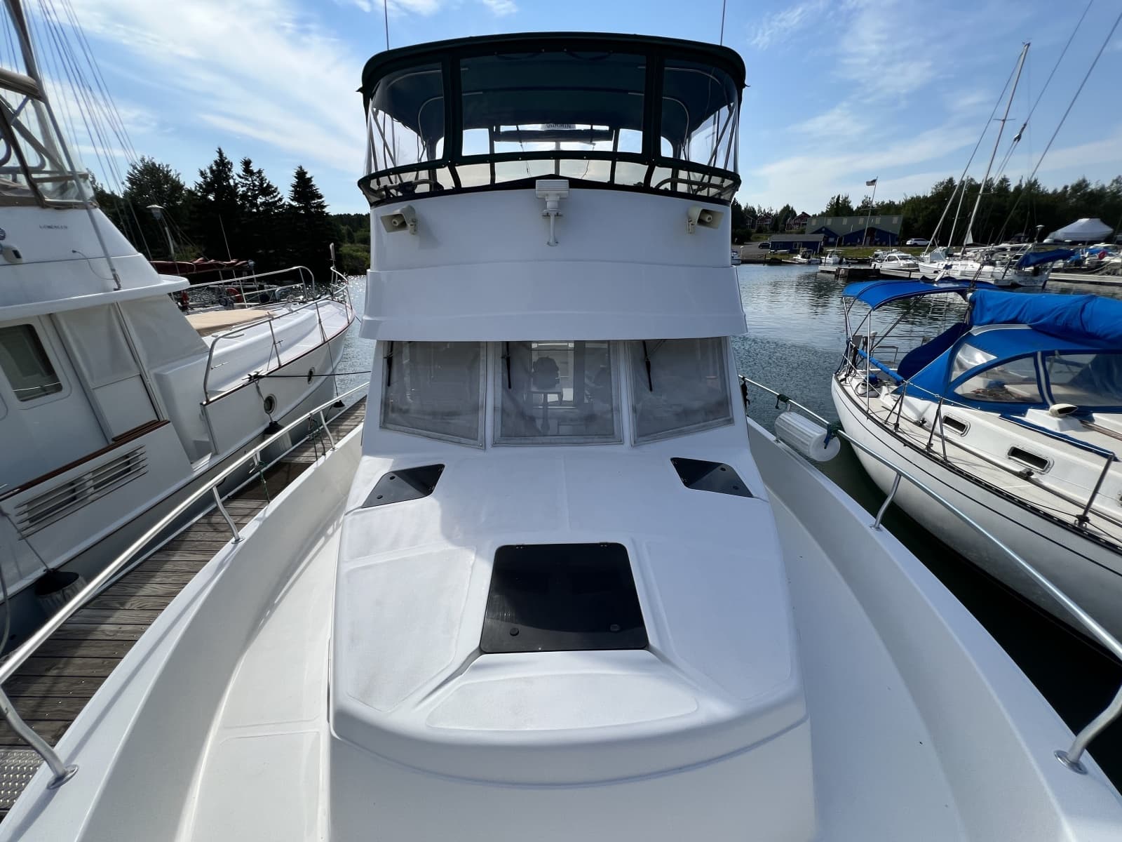 2001 Mainship 390 - Photo 13