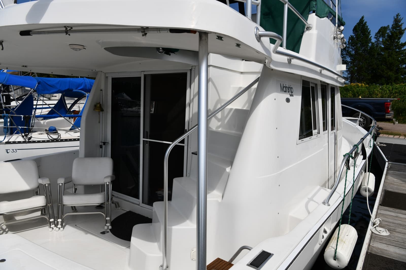 2001 Mainship 390 - Photo 7