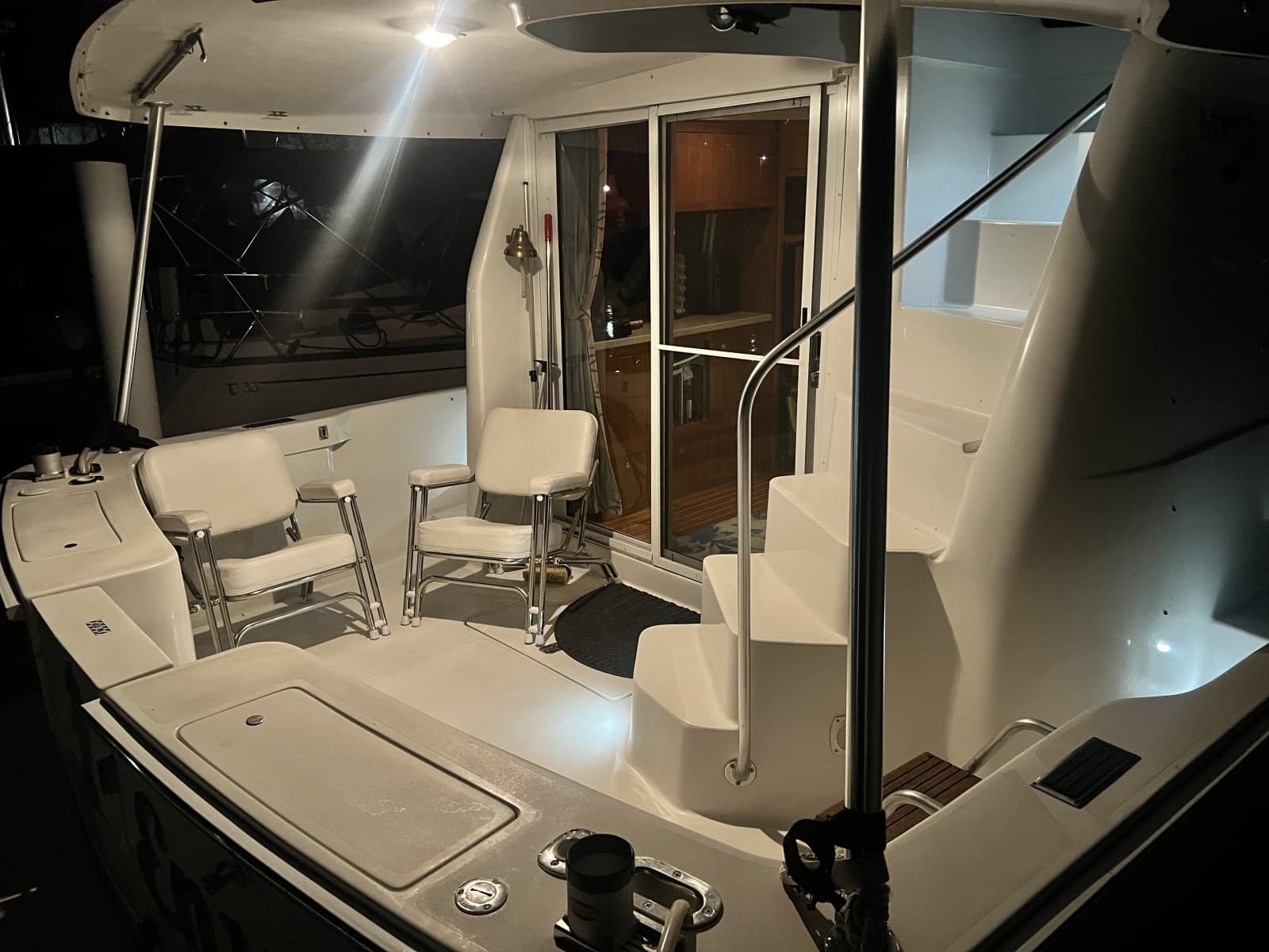 2001 Mainship 390 - Photo 27