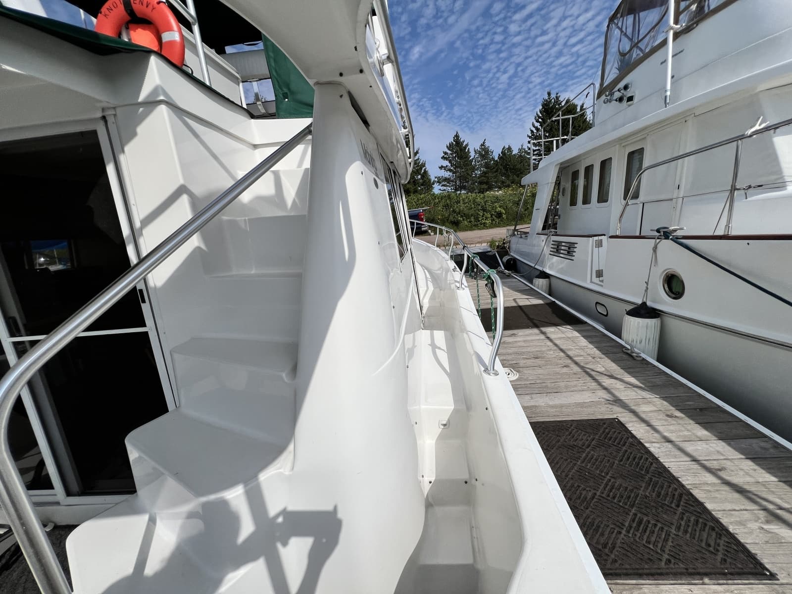 2001 Mainship 390 - Photo 12