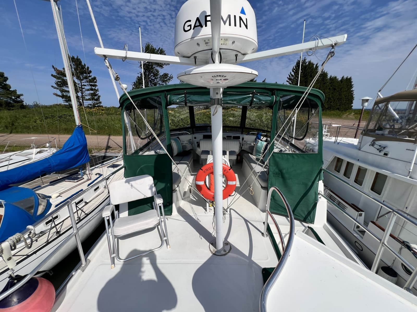 2001 Mainship 390 - Photo 16