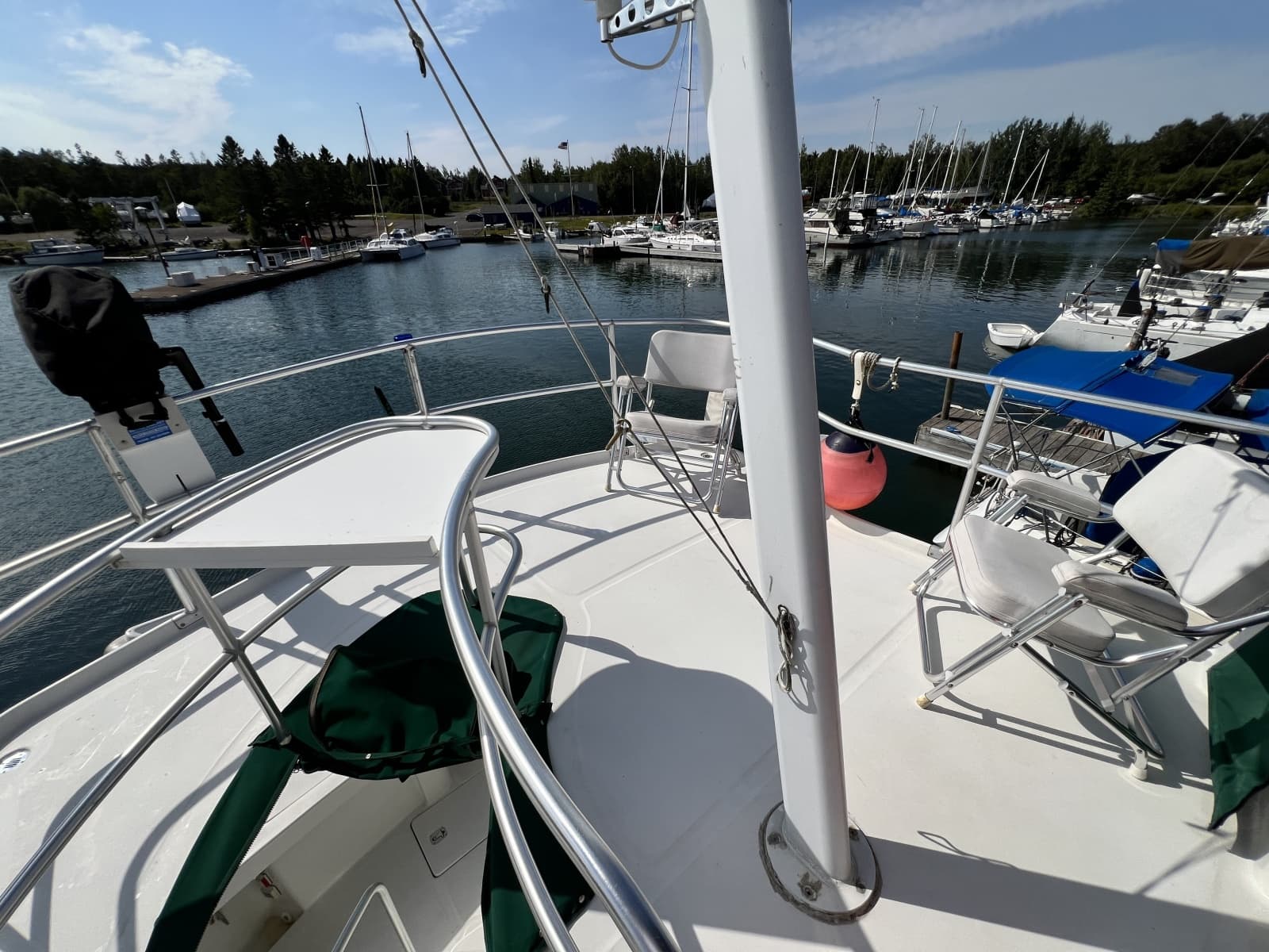 2001 Mainship 390 - Photo 22