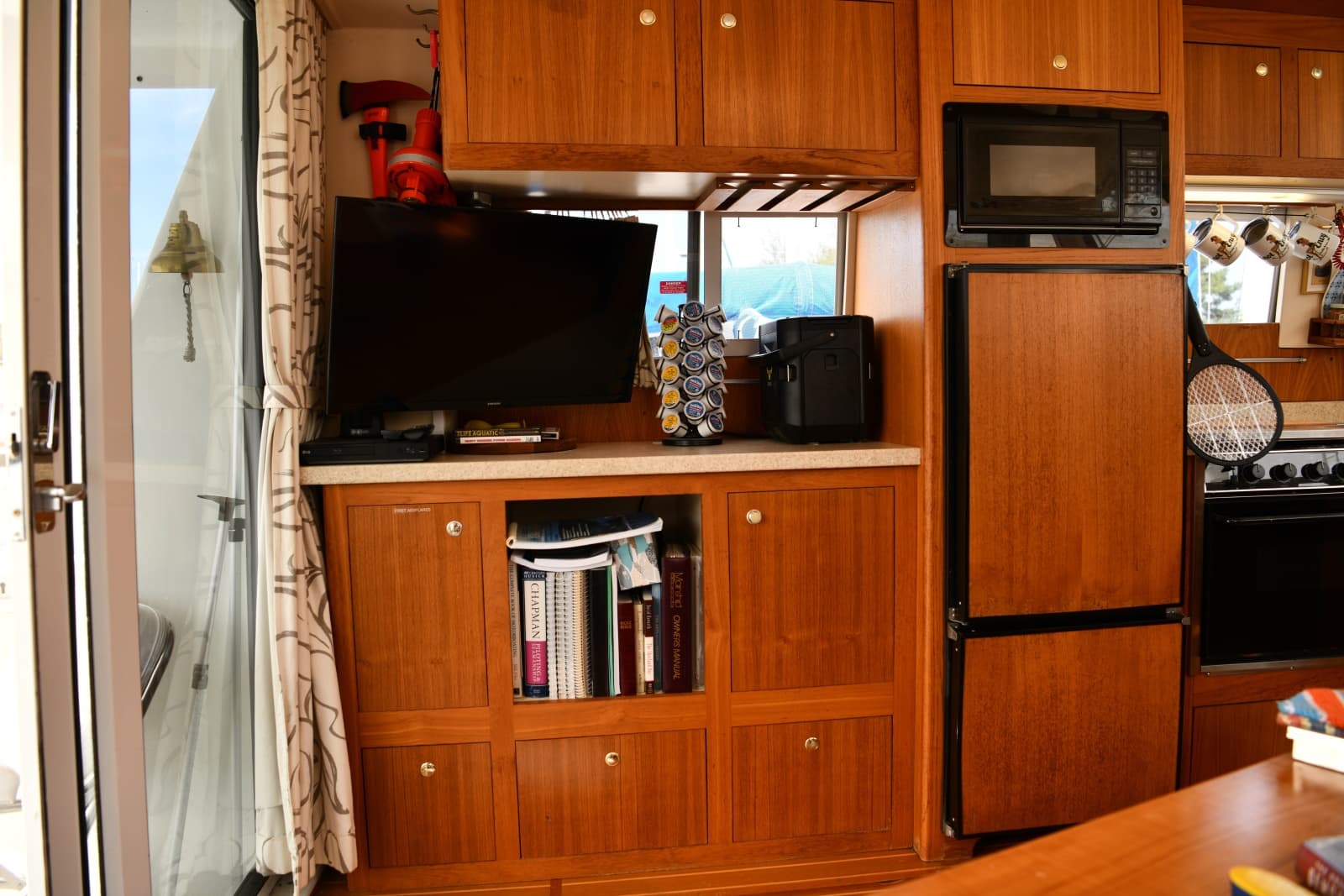 2001 Mainship 390 - Photo 42