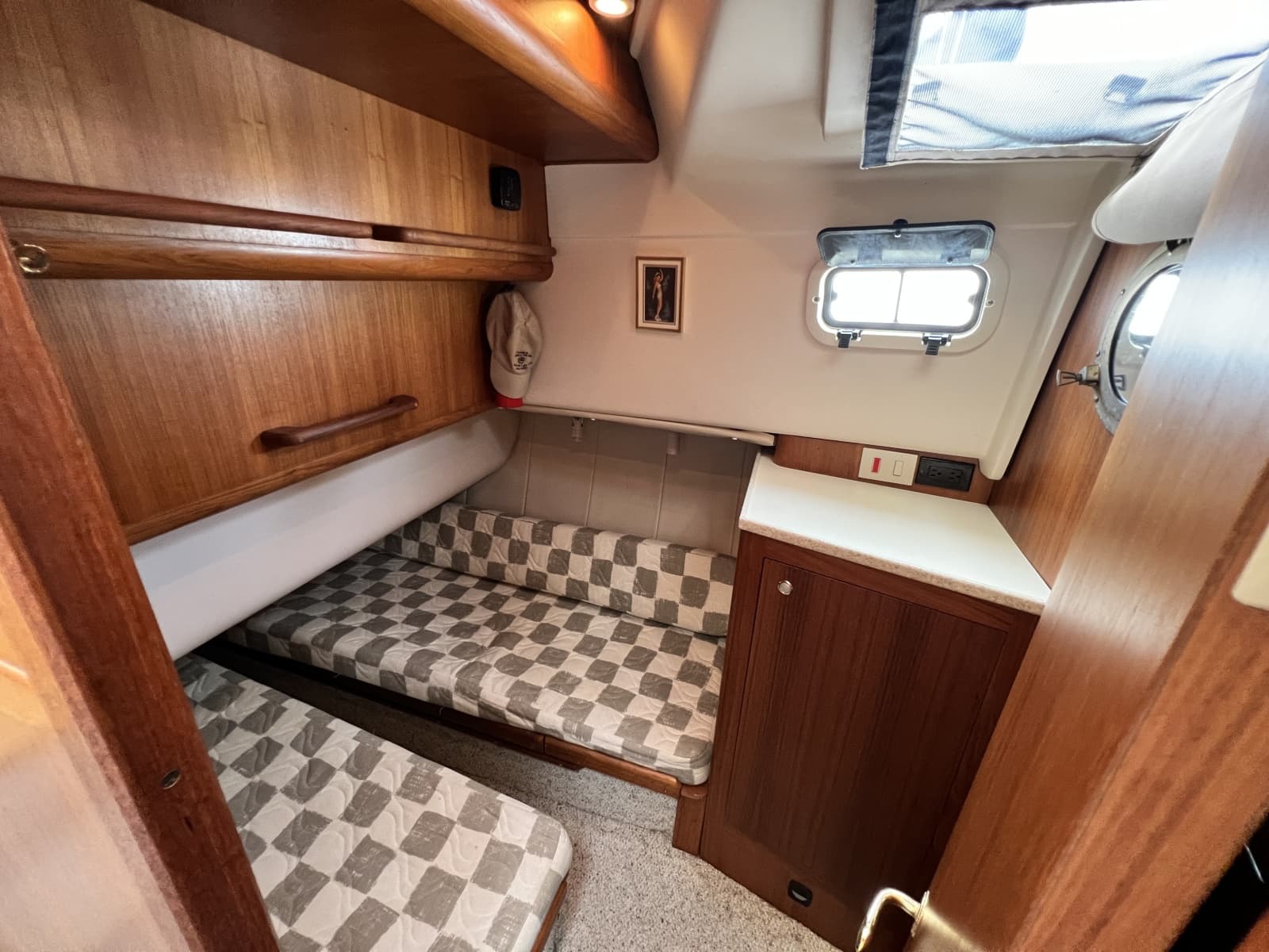 2001 Mainship 390 - Photo 59