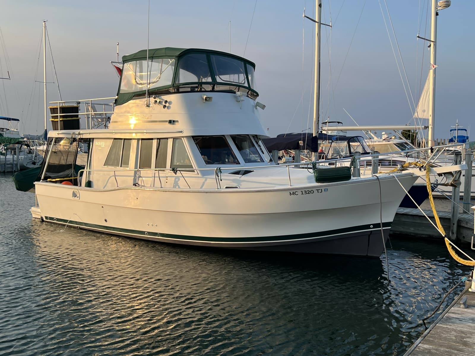 2001 Mainship 390 - Photo 1
