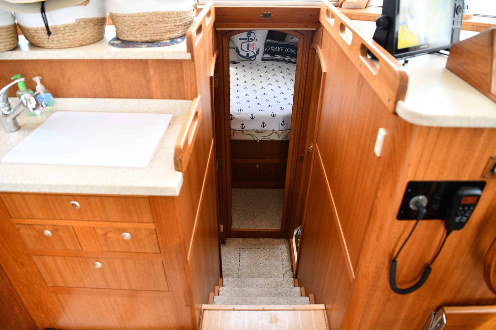 2001 Mainship 390 - Photo 50