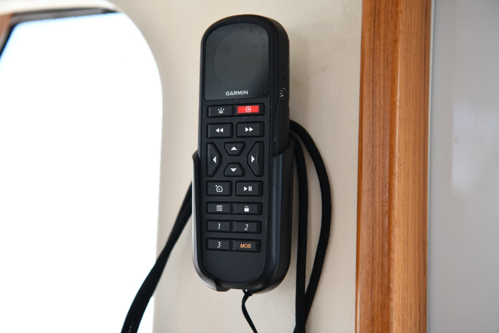 2001 Mainship 390 - Photo 35