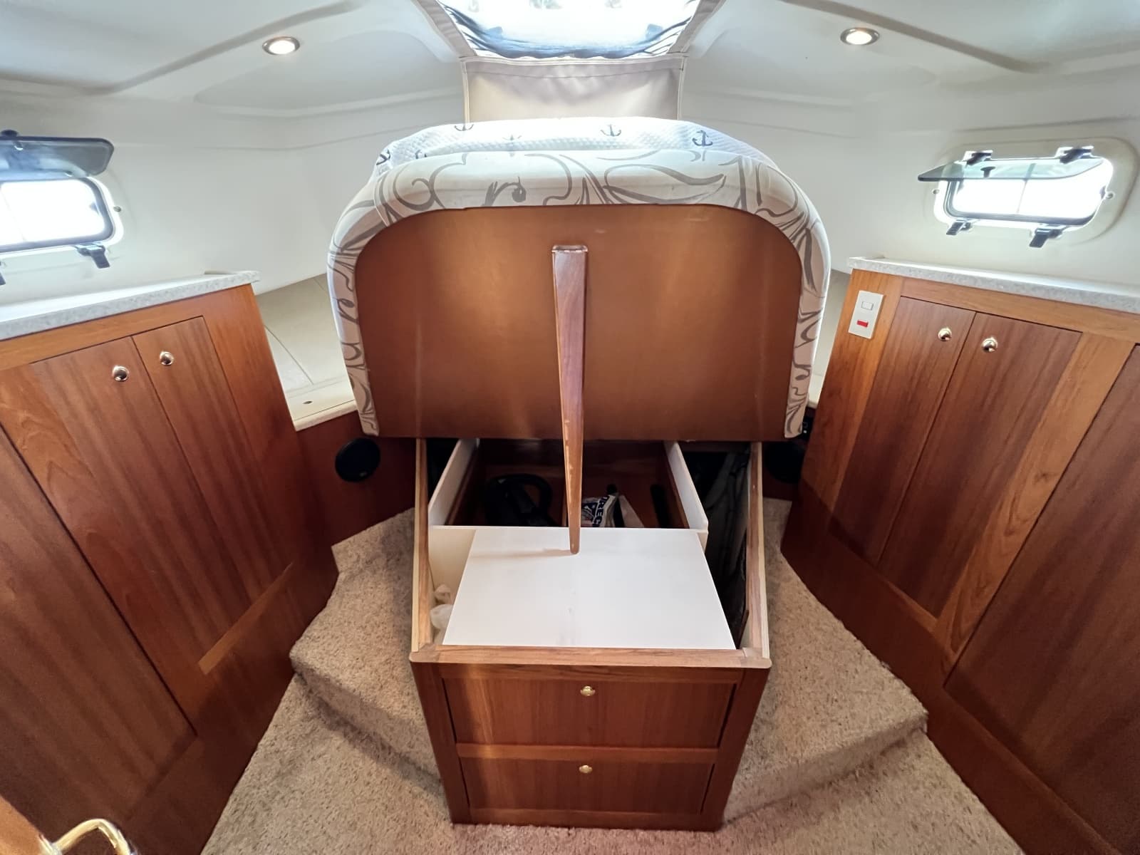 2001 Mainship 390 - Photo 52