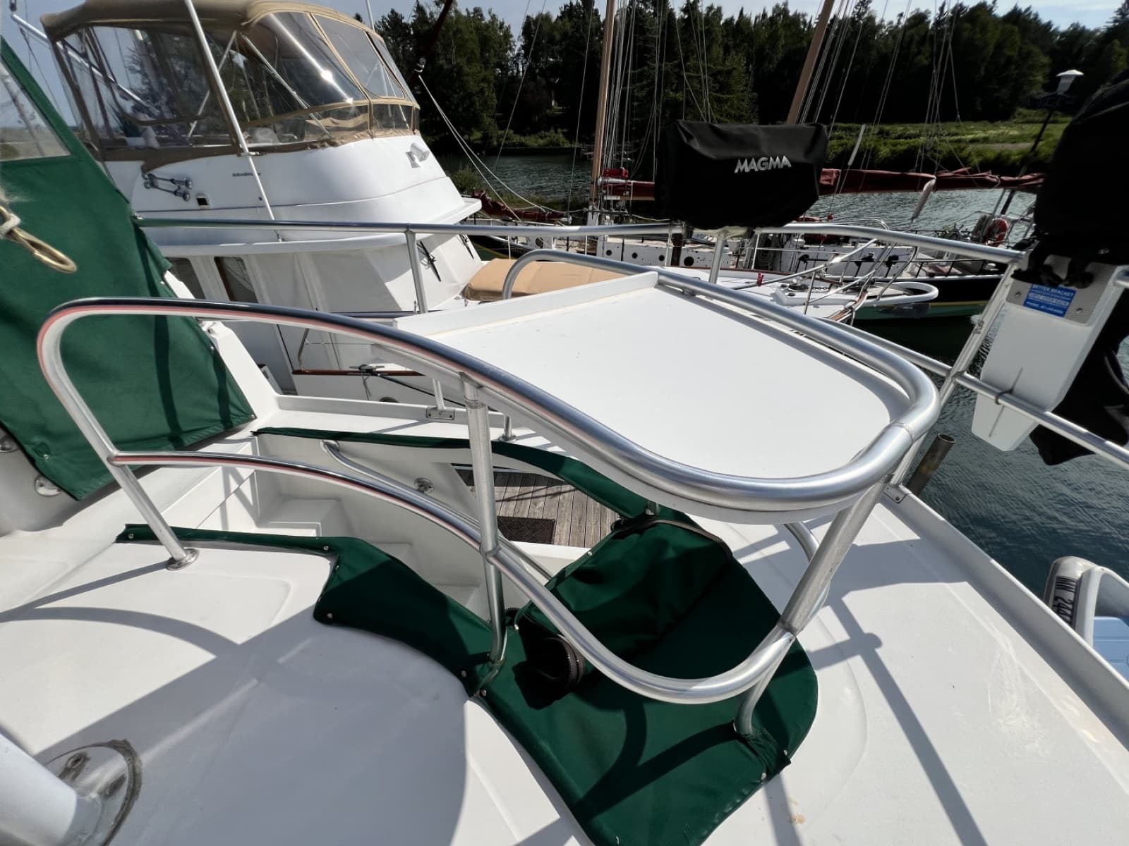 2001 Mainship 390 - Photo 21