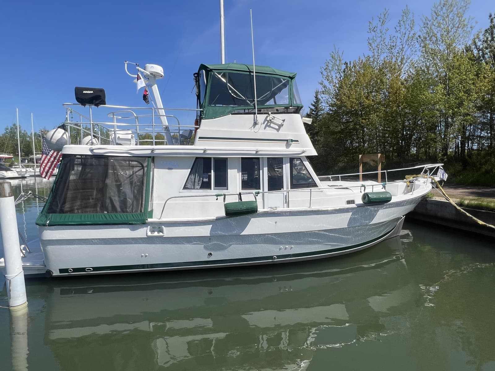 2001 Mainship 390 - Photo 6