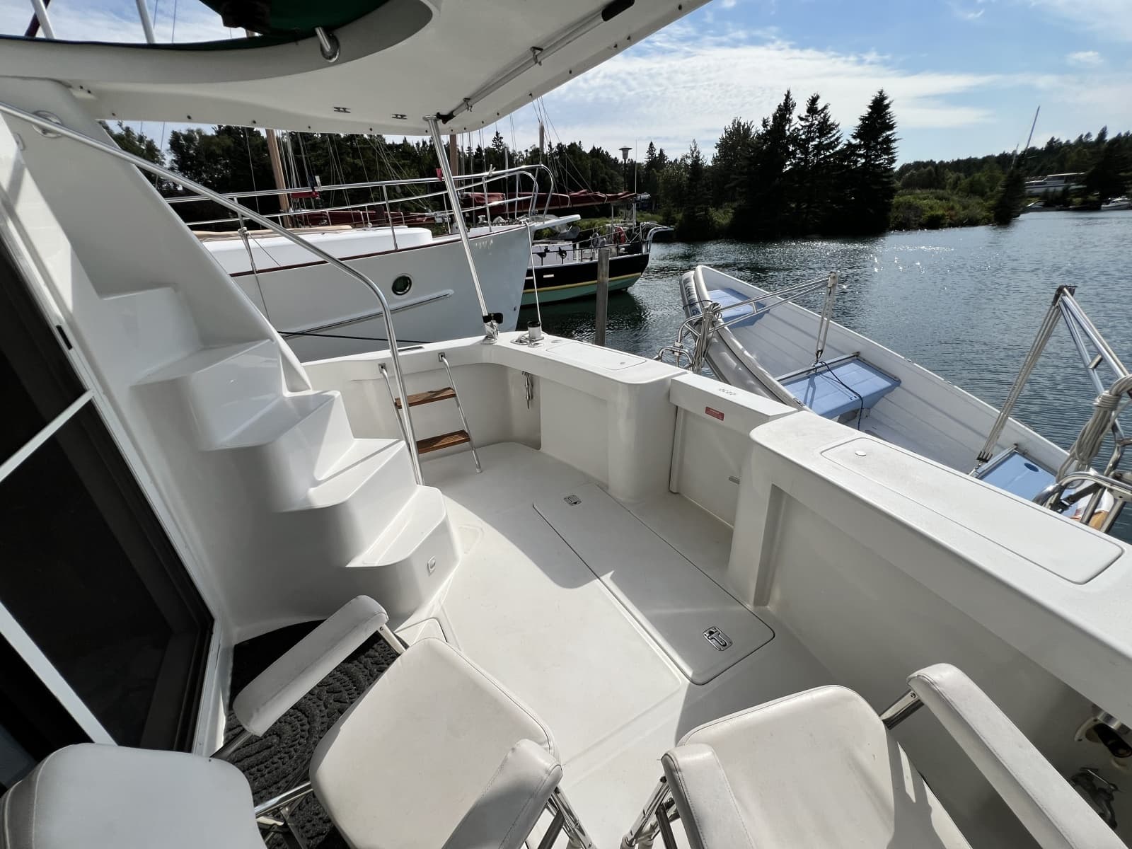2001 Mainship 390 - Photo 11