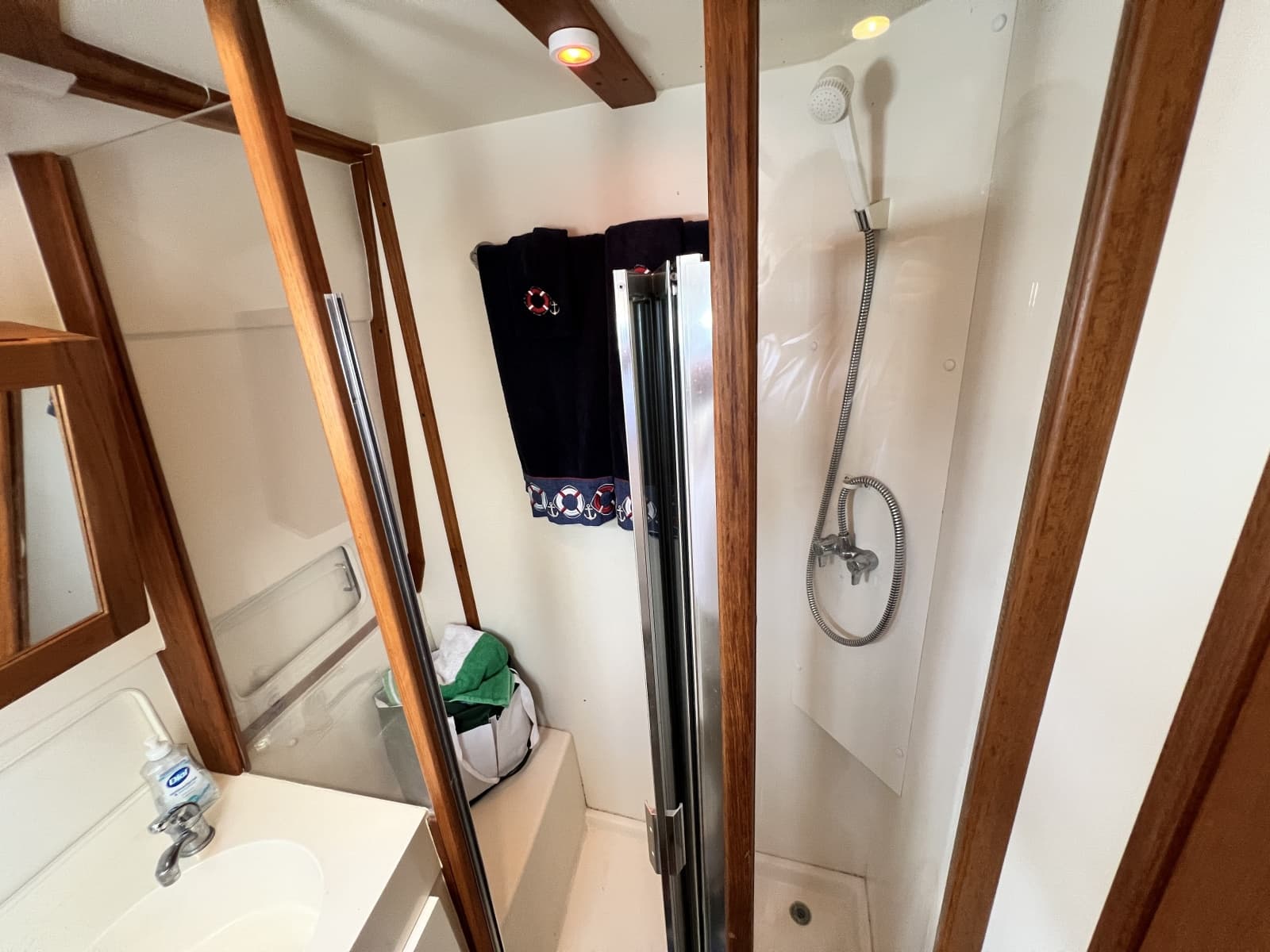 2001 Mainship 390 - Photo 65