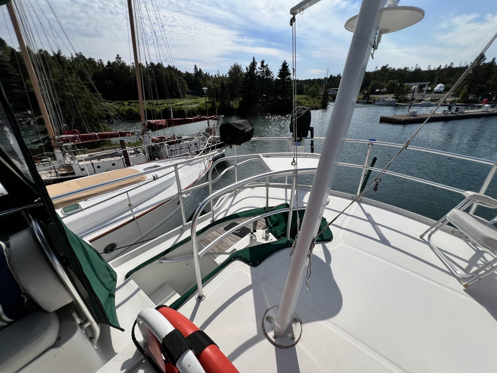 2001 Mainship 390 - Photo 20