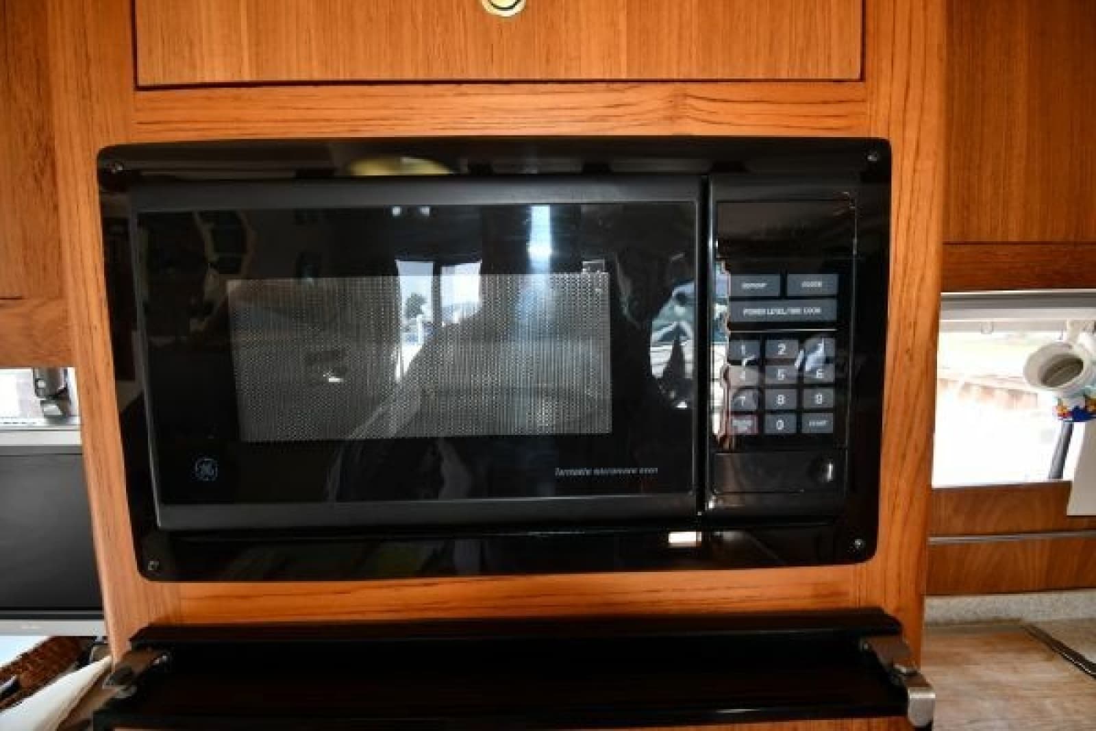 2001 Mainship 390 - Photo 46