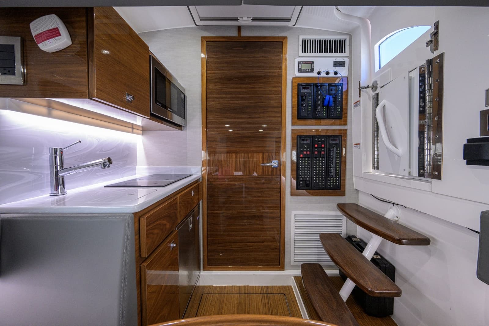 2025 Valhalla Boatworks V46 - Photo 3