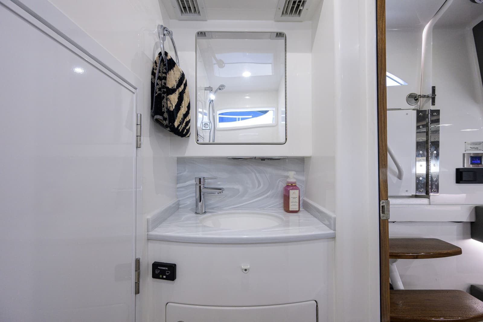 2025 Valhalla Boatworks V46 - Photo 7