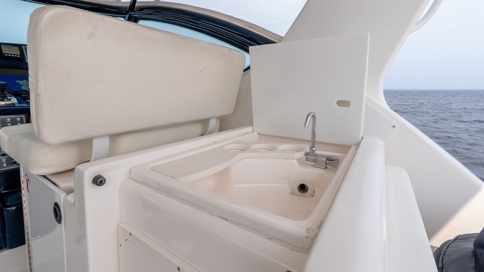2004 Tiara Yachts 3800 Open - Photo 30