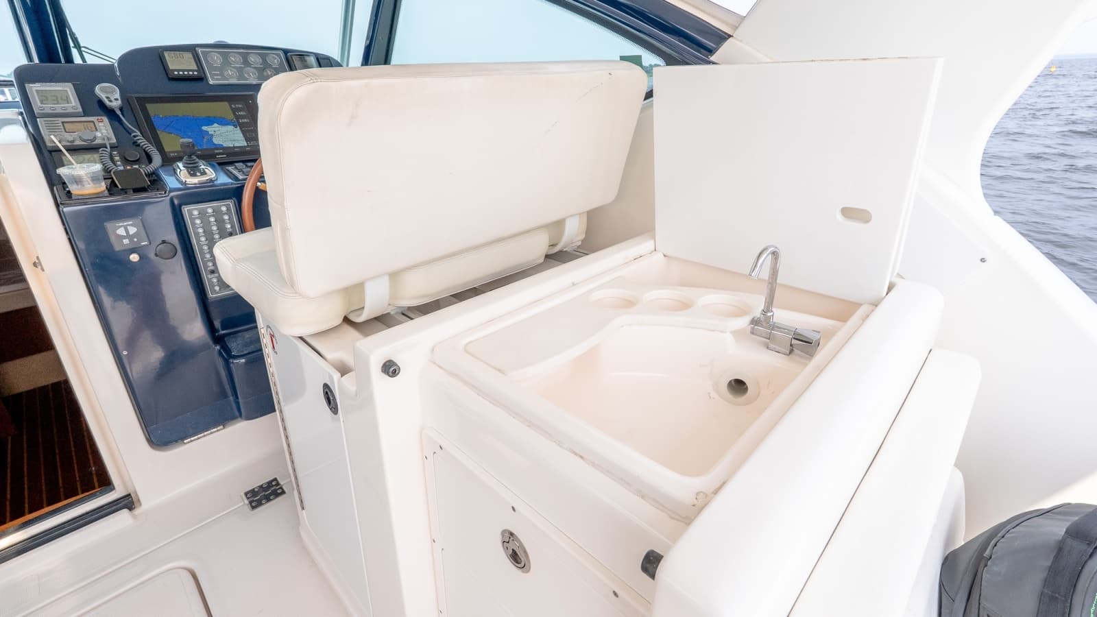 2004 Tiara Yachts 3800 Open - Photo 31