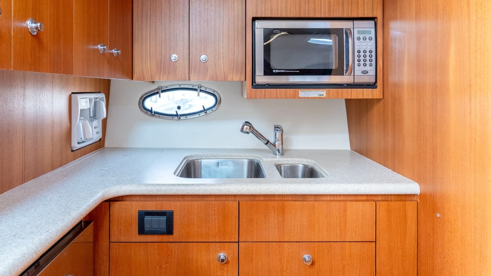 2004 Tiara Yachts 3800 Open - Photo 47