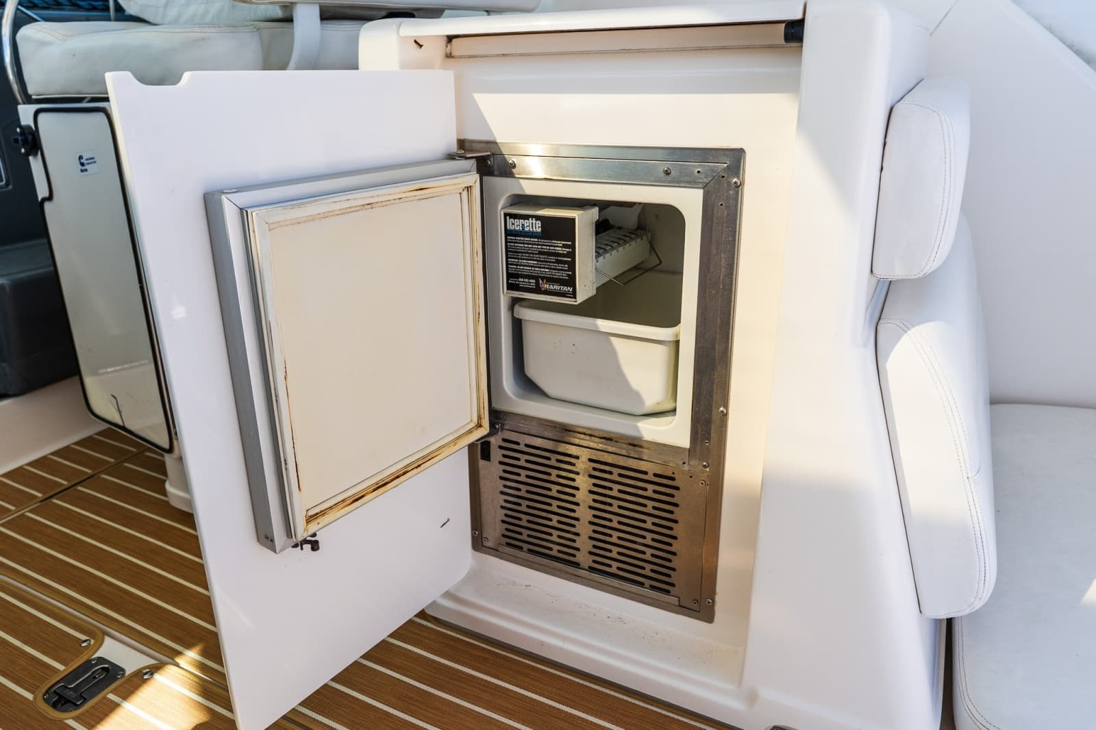 2003 Tiara Yachts 3800 Open - Photo 40