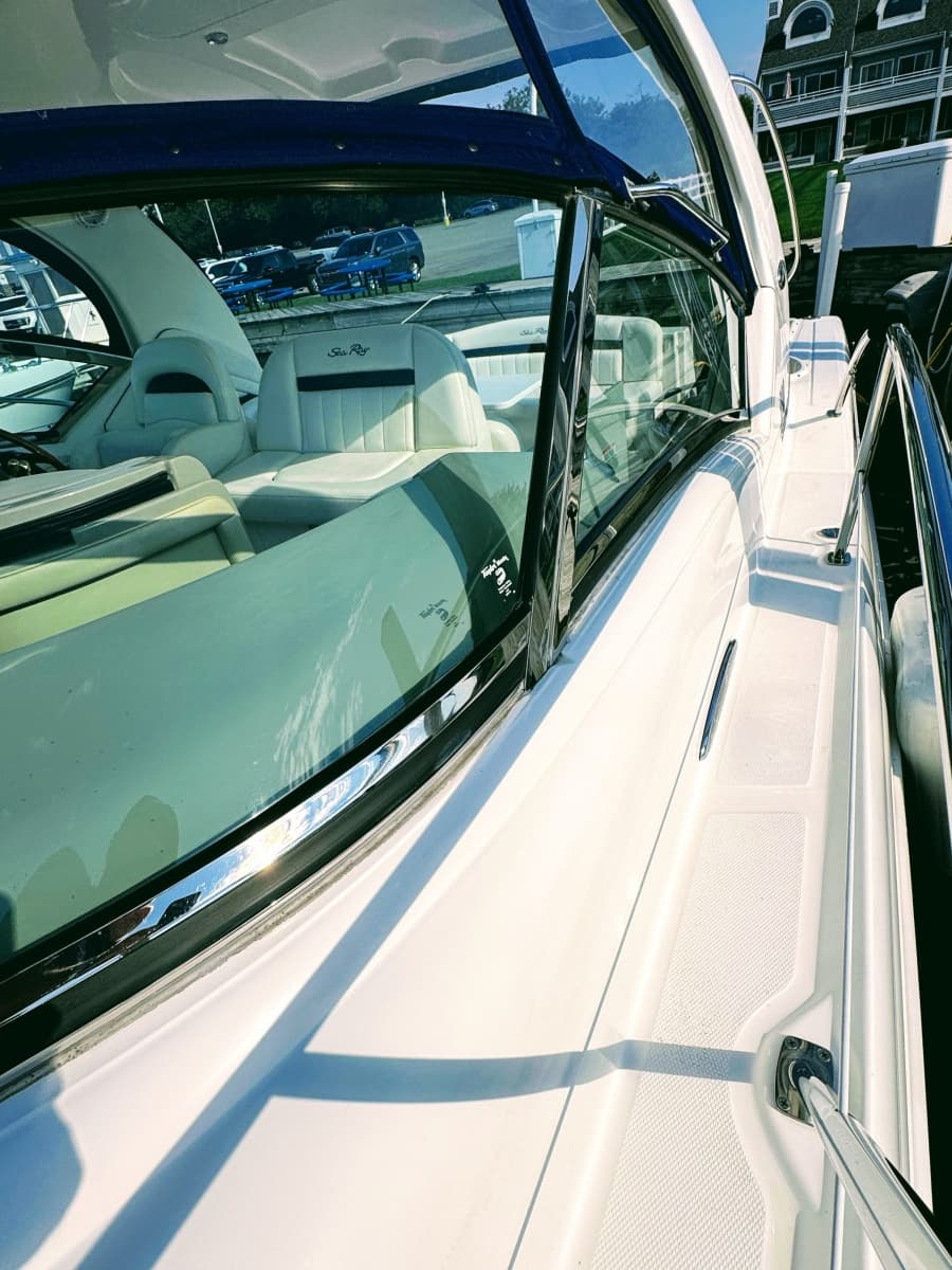 2005 Sea Ray 390 Sundancer - Photo 11