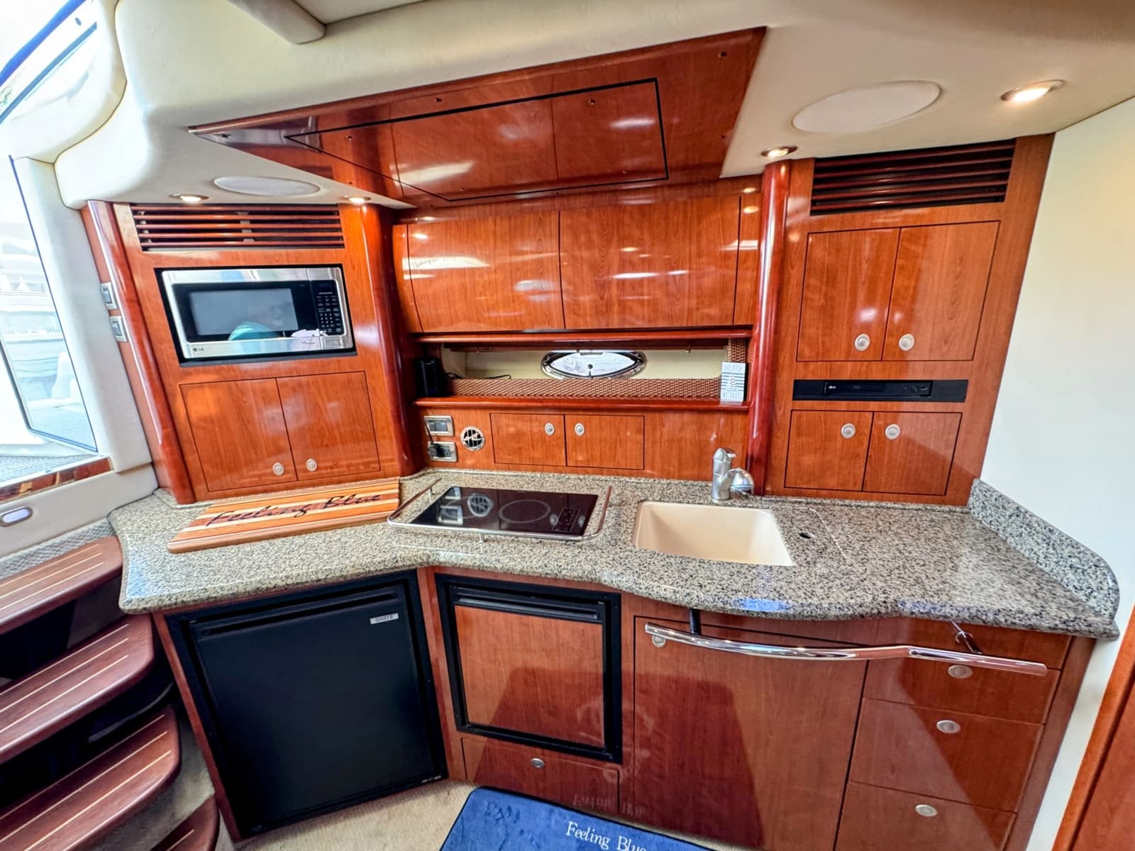 2005 Sea Ray 390 Sundancer - Photo 36