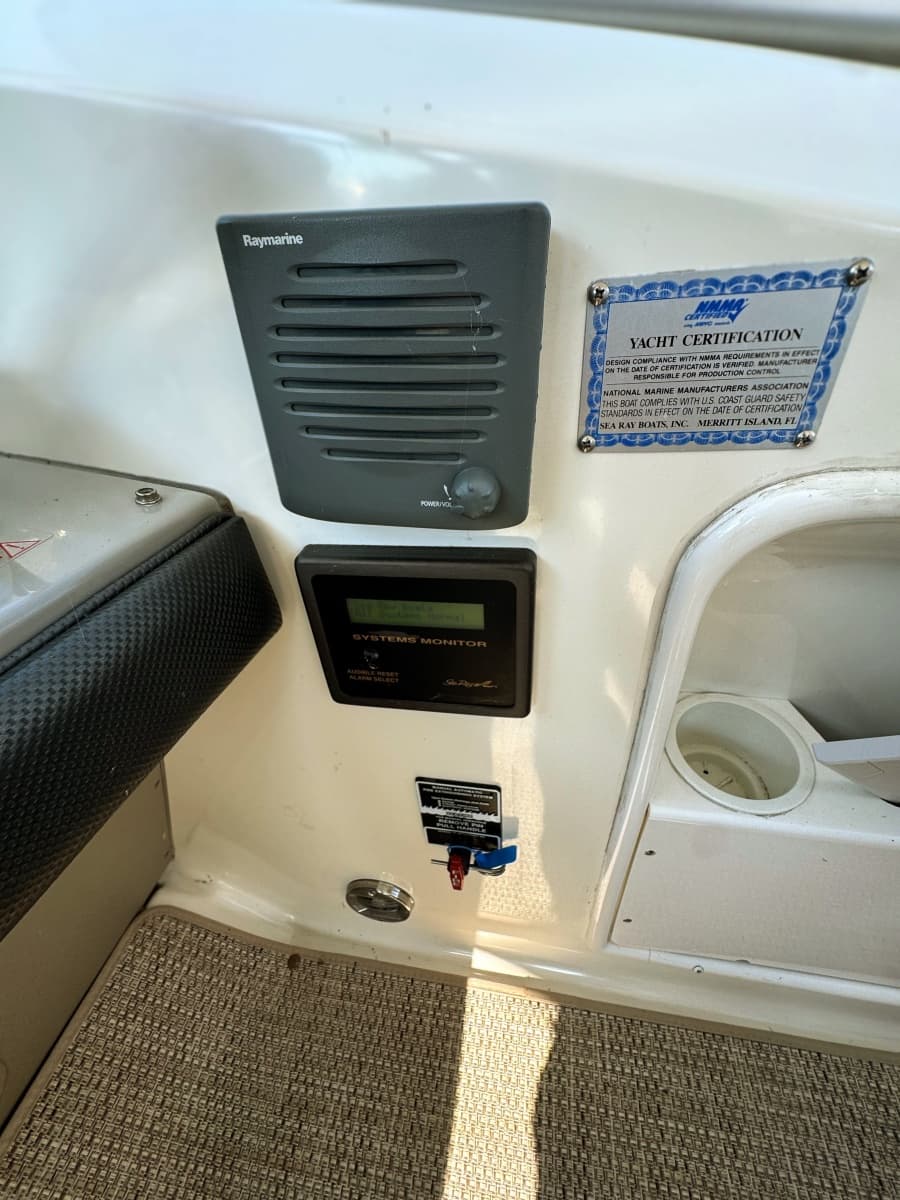 2005 Sea Ray 390 Sundancer - Photo 17