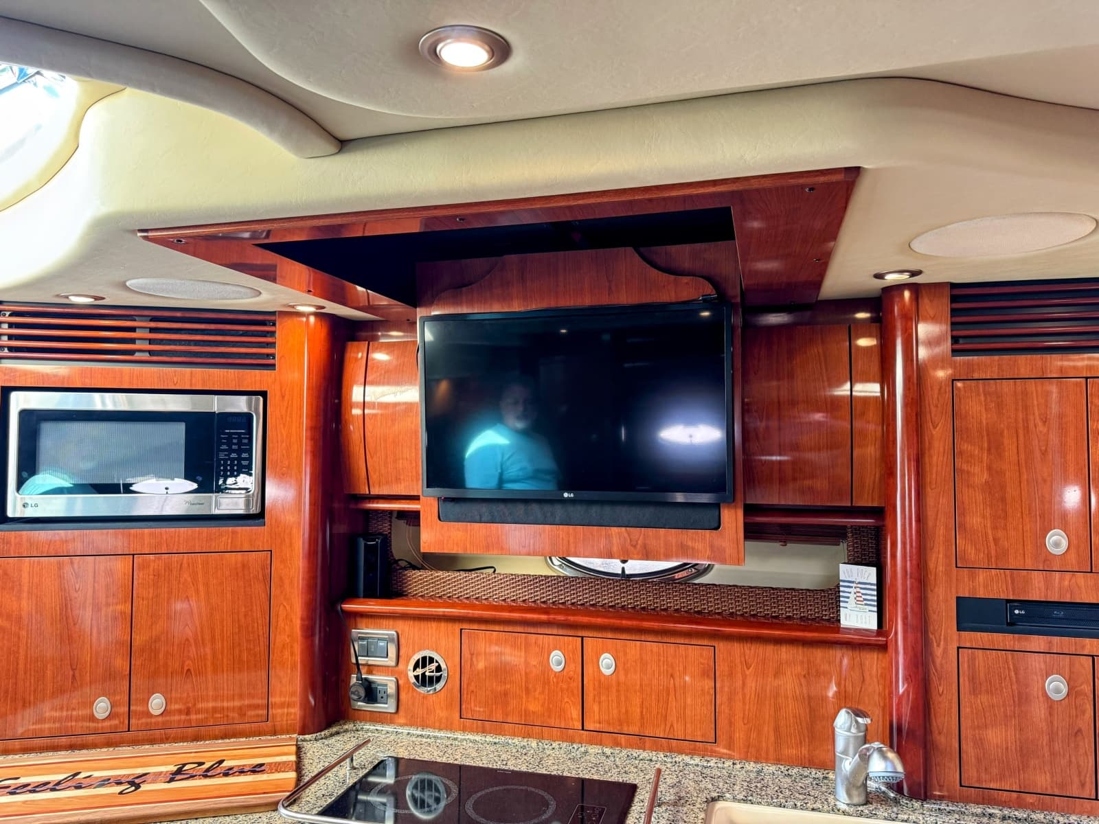 2005 Sea Ray 390 Sundancer - Photo 38