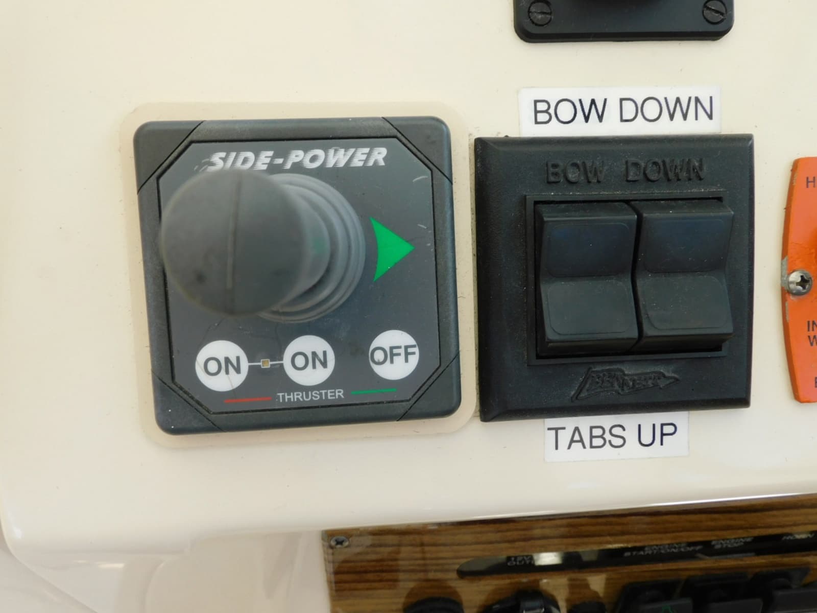 2004 Mainship 30 Rum Runner - Photo 16