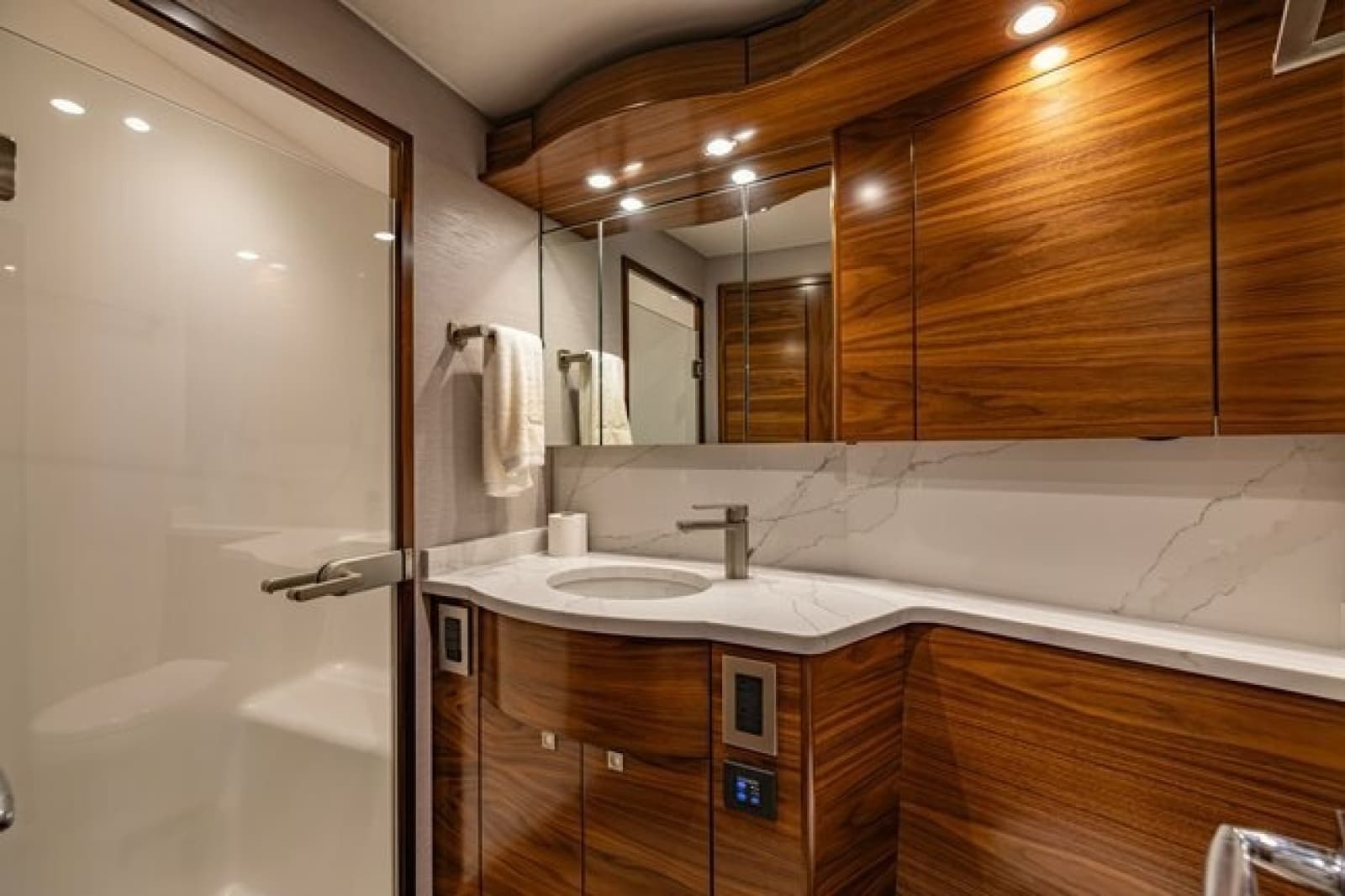 2025 Viking 58 Convertible - Photo 19